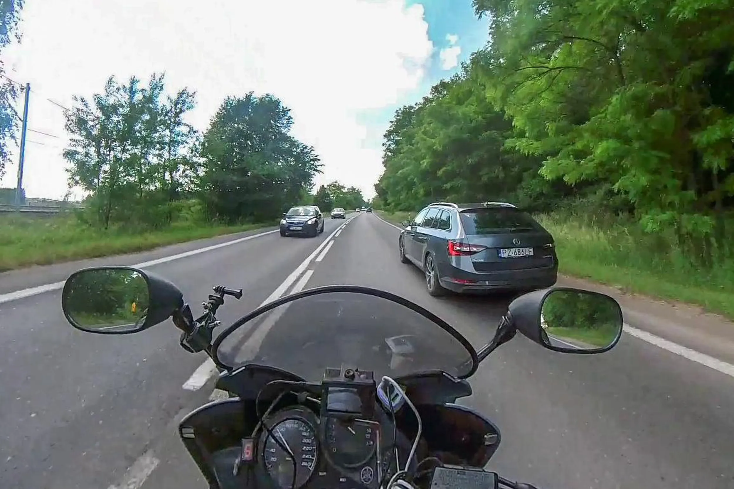 Uprzejmy kierowca względem motocyklistów - robi miejsce na drodze, żeby się nam jechało sprawnie i bezpiecznie. Dziękuję i LwG!