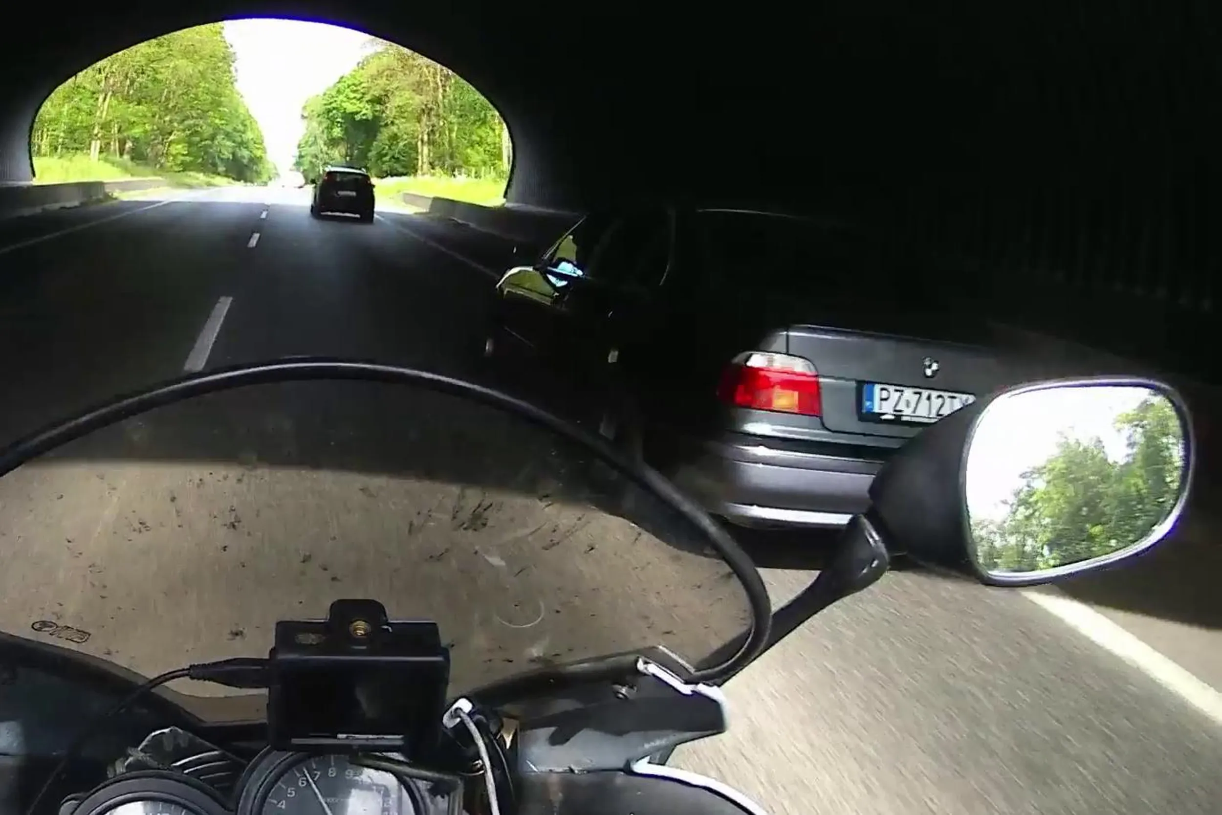 Uprzejmy kierowca względem motocyklistów - robi miejsce na drodze, żeby się nam jechało sprawnie i bezpiecznie. Dziękuję i LwG!