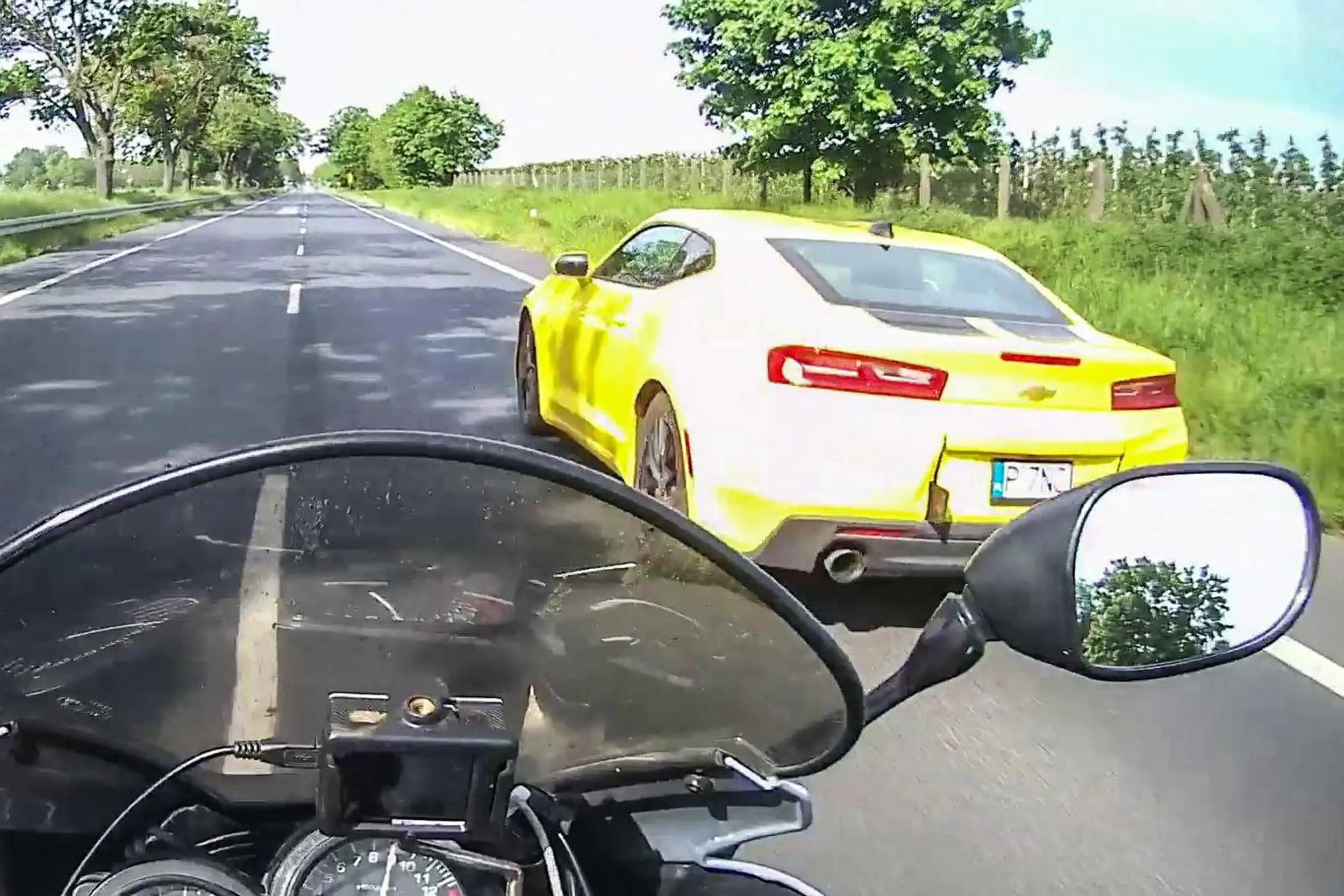 Uprzejmy kierowca względem motocyklistów - robi miejsce na drodze, żeby się nam jechało sprawnie i bezpiecznie. Dziękuję i LwG!