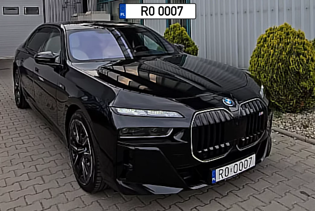 BMWM760e xDrive 3.0 R6 Plug-In 571 KM, generacji G70