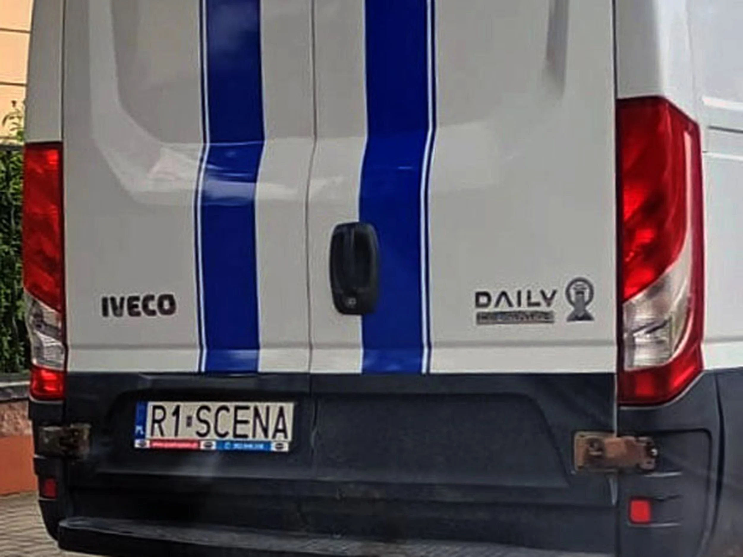 Fajny numer, blacha R1 SCENA