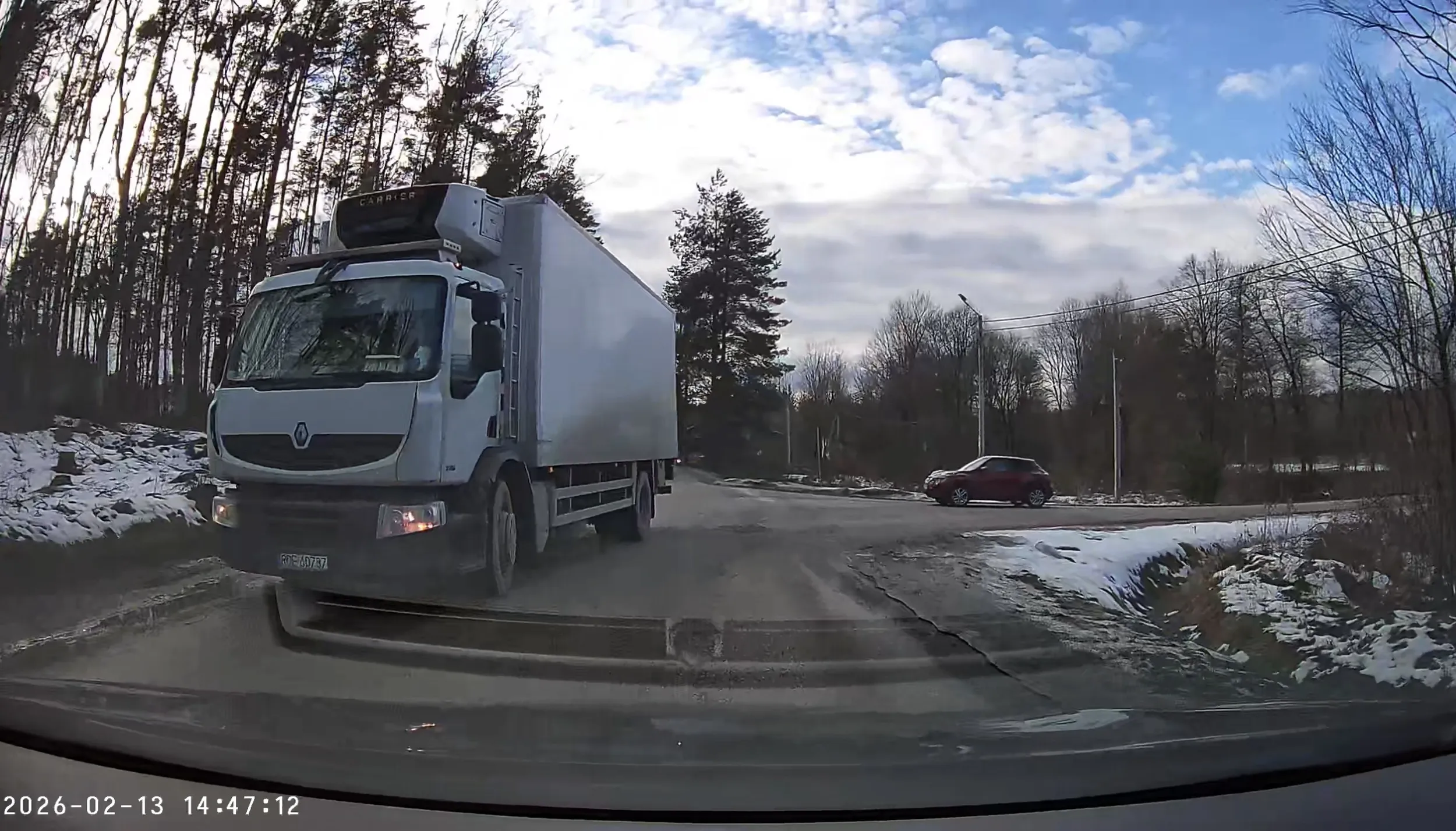 Przed wymuszeniem pierwszeństwa na skrzyżowaniu należy zatrzymać się, rozejrzeć się w obie strony i puknąć w ten pusty łeb. Patrz jak jedziesz ośle