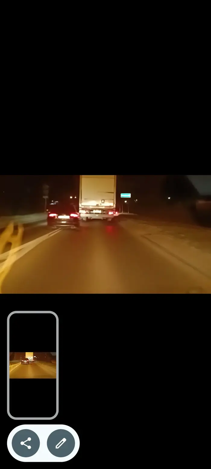 Pirat drogowy !! 14 marca 2026 Wyprzedzanie na podwójnej ciągłej na wysokości OSP pustynia pojazdu sygnalizującego zamiar skrętu w lewo wyprzedzanie na podwójnej ciągłej i na przejeździe kolejowym Wyprzedzanie za stacją pieprzyk na podwójnej ciągłej na przejściu dla pieszych Jazda środkiem jezdni cały czas przecinając linię podwójną ciągłą Kolejno wyprzedzanie na obwodnicy dębickiej na wysokości ronda Wielopolska jak widać na załączonym zdjęciu (dodam że to tylko urywek z całego nagrania przekazanego na policję) i w dalszym ciągu kontynuowanie jazdy nadmierną prędkością przecinając linie podwójny ciągłą ! Łączna suma punktów: 45 punktów karnych. A to oczywiście zakładając że nie dostaniesz jeszcze 10 punktow za zagrożenie w ruchu drogowym. Jeśli Twoim jedynym celem na drodze jest autodestrukcja, miej odwagę zrobić to w samotności. Nie zmuszaj postronnych ludzi, by stali się częścią Twojego ostatniego błędu.