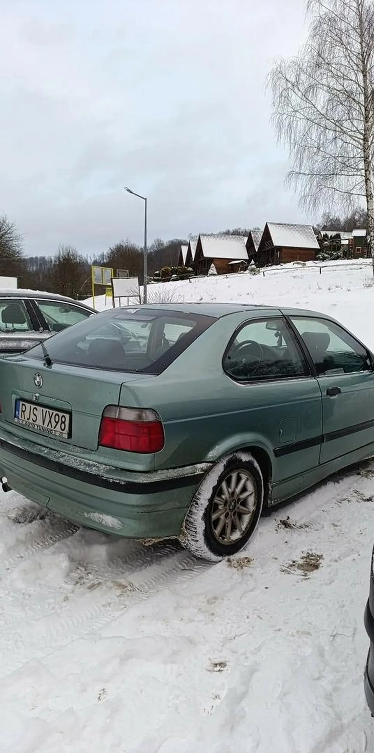 Jeździ jak zjeb próbuje driftować a nie potrafi typowy troglodyta z BMW