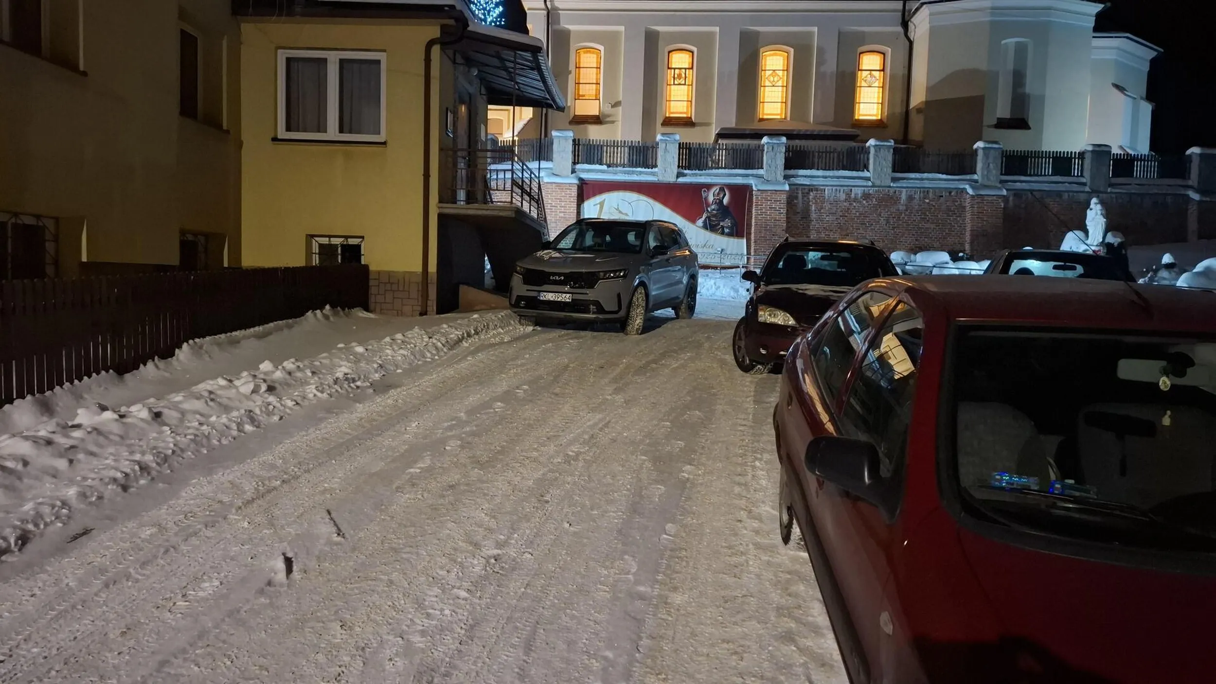 Parkuje na środku drogi