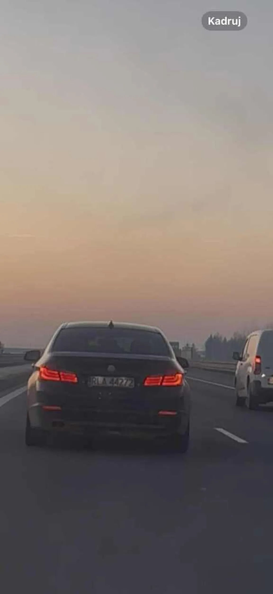 Pan z bmw chyba nie ma pieniędzy na naprawę swojego auta wiec próbuje wymusić odszkodowanie od innych.
