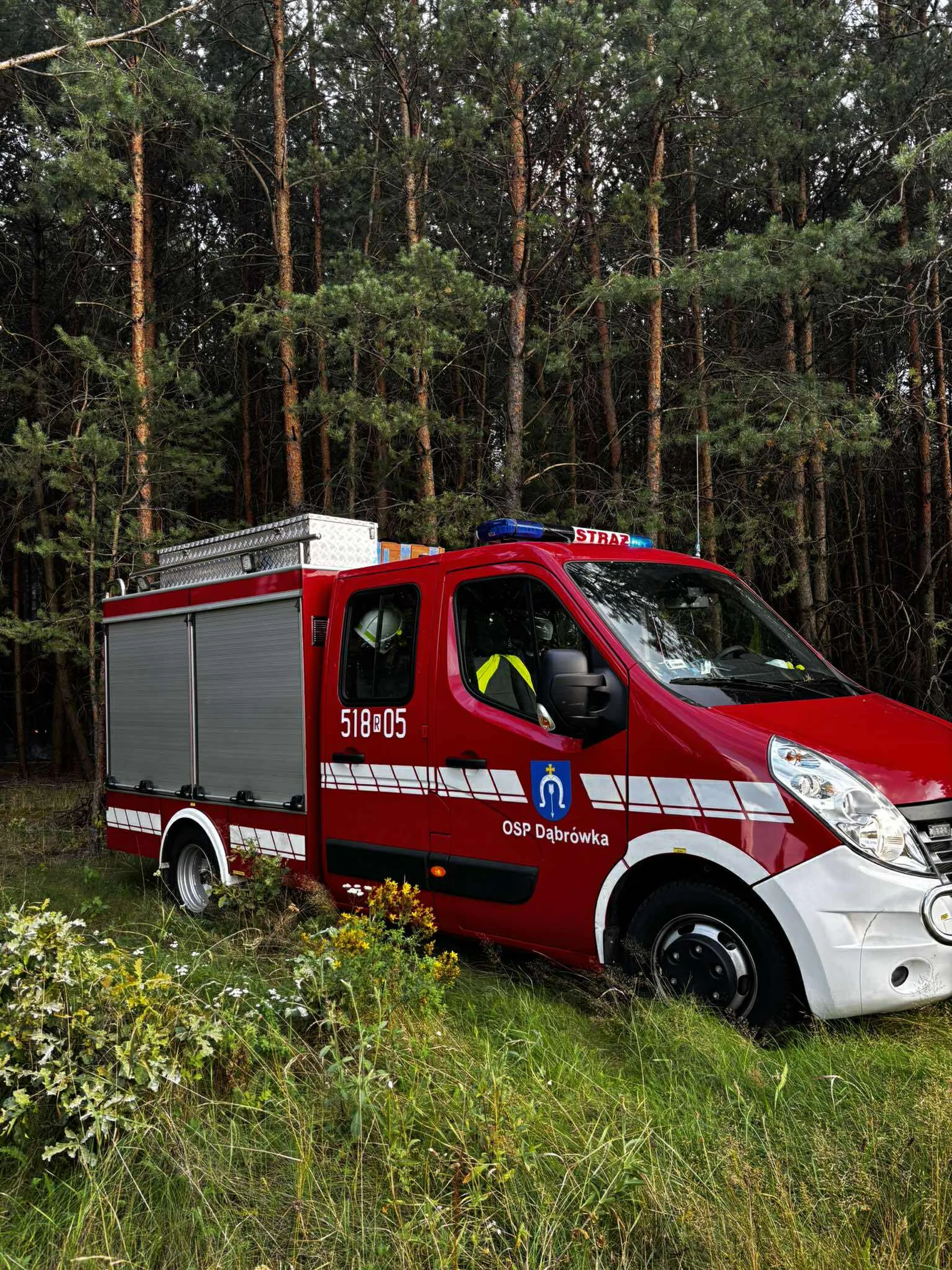 Piękny woz tak jak i panowie w straży