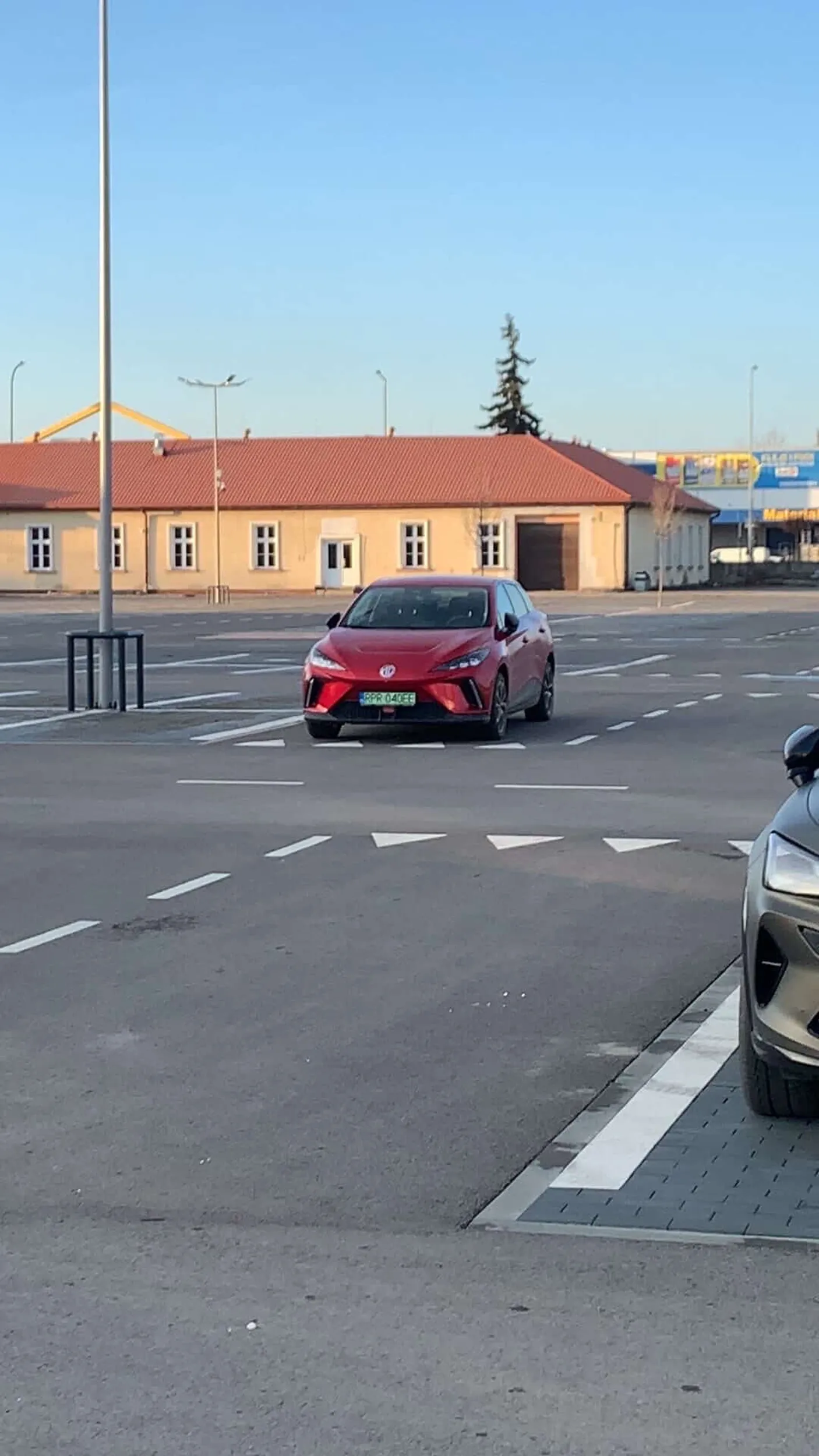 Republika Przemyskich rolników! Na wsi też traktor na środku drogi zostawiasz?