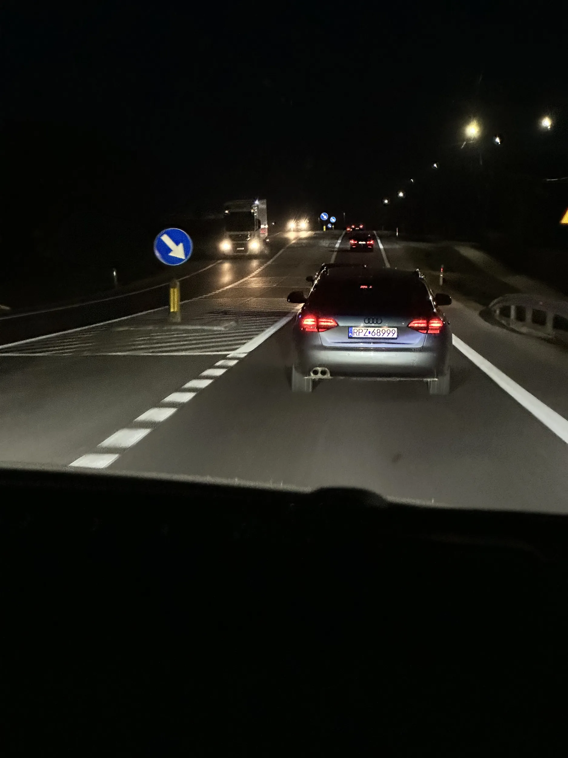 Prawko znalezione w chipsach, agresywnie wymusza pierwszeństwo