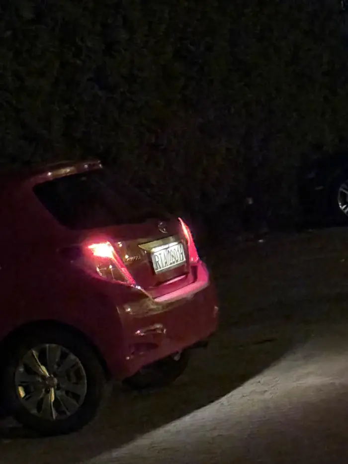 Kierowca tego pojazdu powoduje zagrożenie w ruchu lądowym szczególnie gdy za kierownicą jest niska blondyka