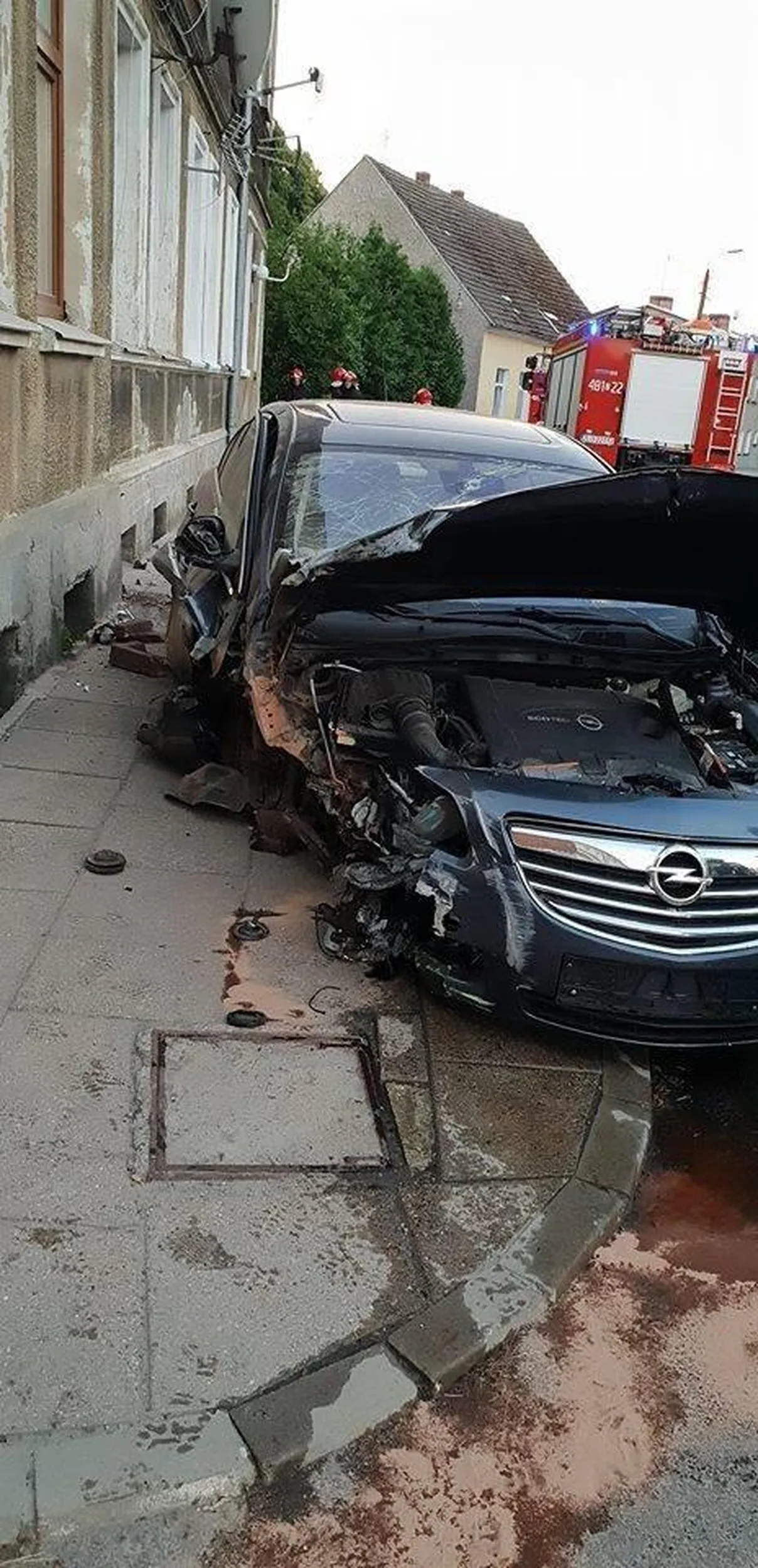 Serdecznie nie pozdrawiam kierowcy Opla insygni który parkuje tego zloma jak popadnie szczególnie w sytuacji gdy chce dość do uczciwej pracy blisko Boga