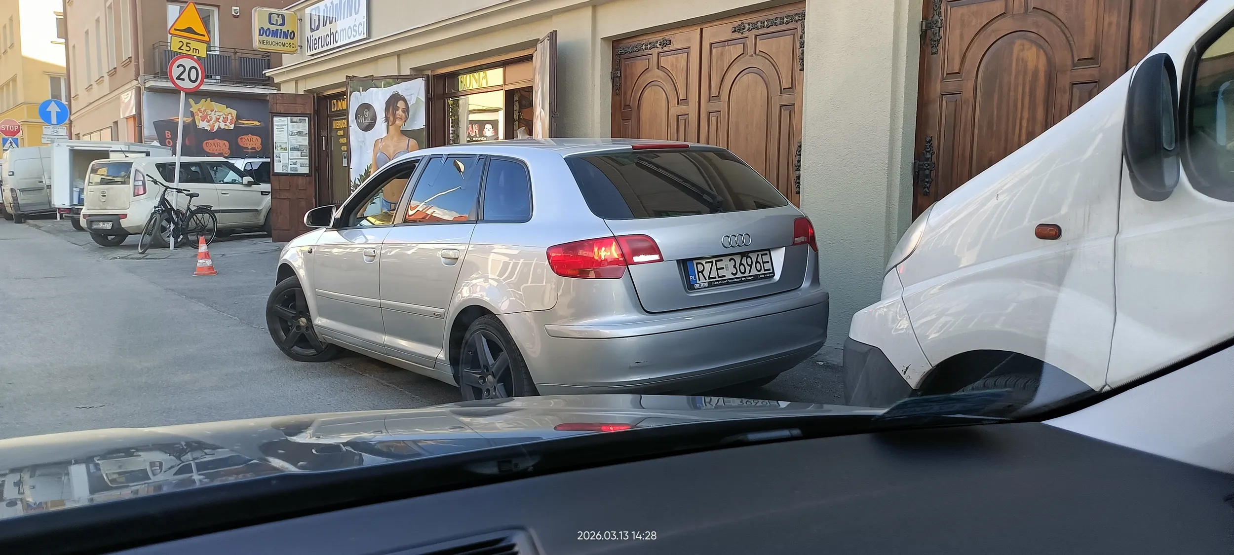 Święta krowa chodnikowa.