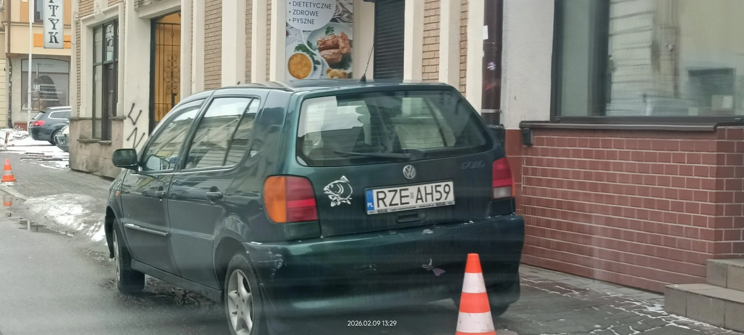 Święta krowa ? chodnikowa