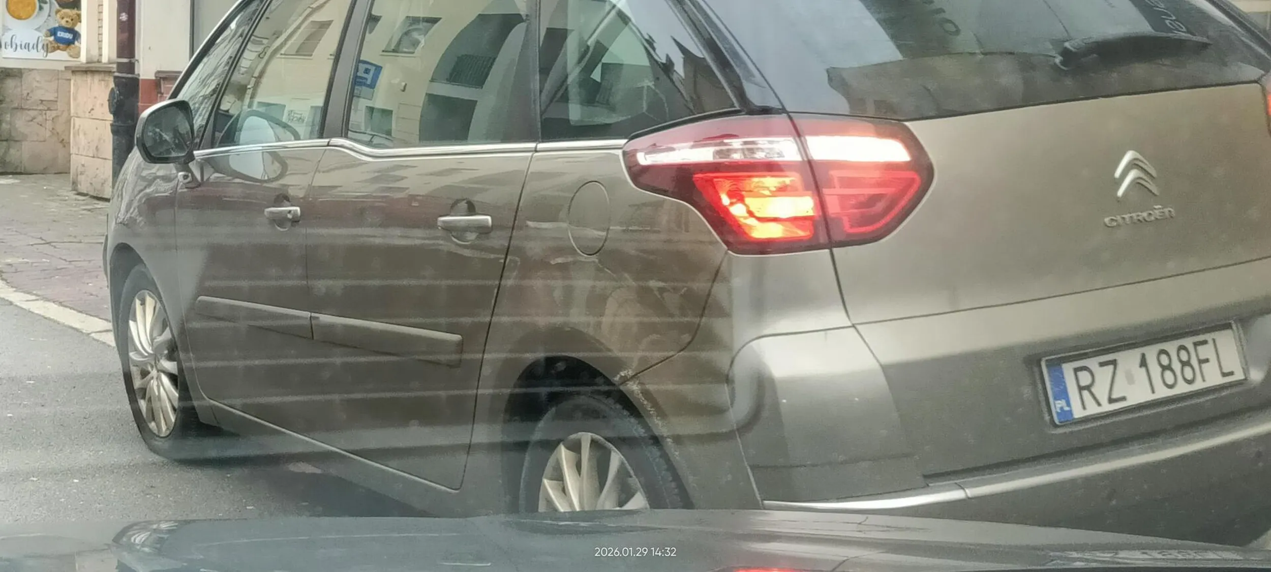 Święta krowa chodnikowa