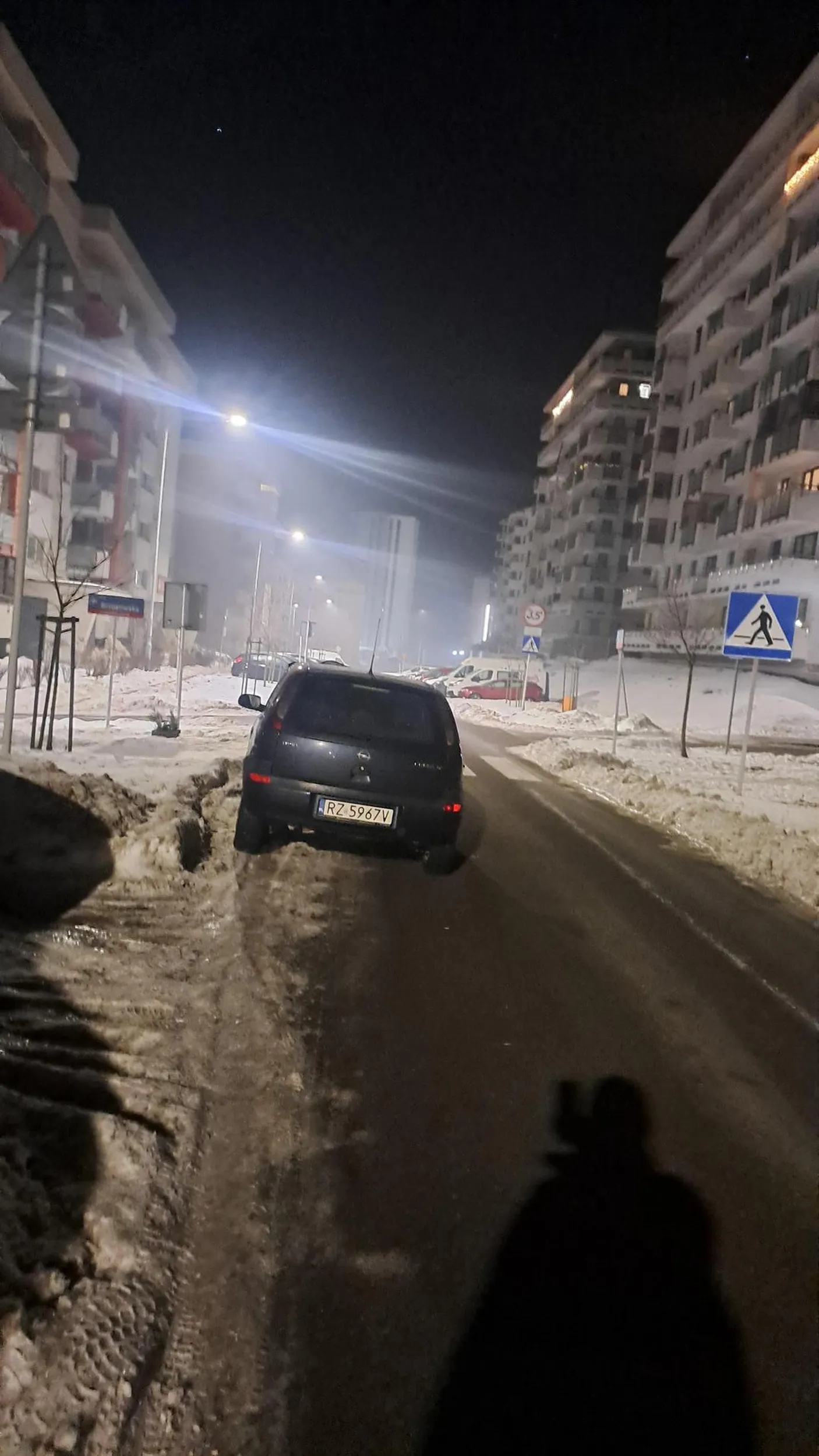 Kolego malinowy, takie parkowanie 100-300 zł i 5 pkt karnych, parking i holowanie  kosztuje ;)))
