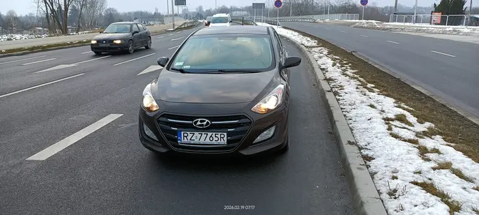 Kretynka wje...ła się "na chama" na skrzyżowaniu. Pewnie nawet nie zakumała co się stało.