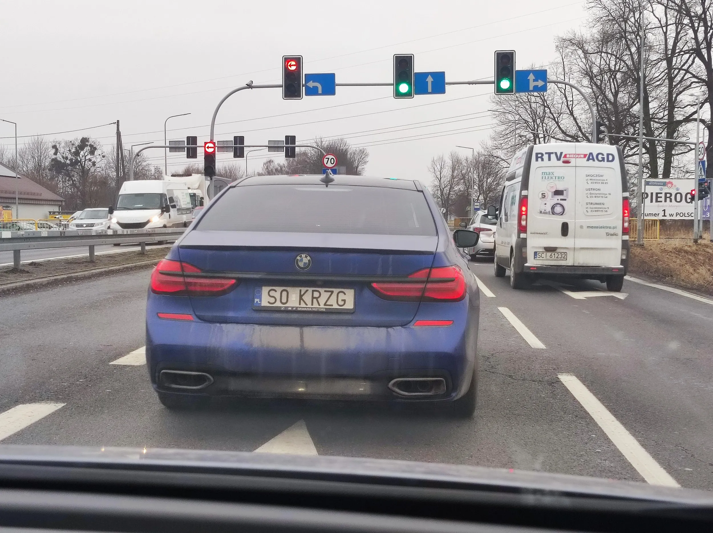Agresywna jazda na zderzaku oraz mruganie światłami jak to w bmw