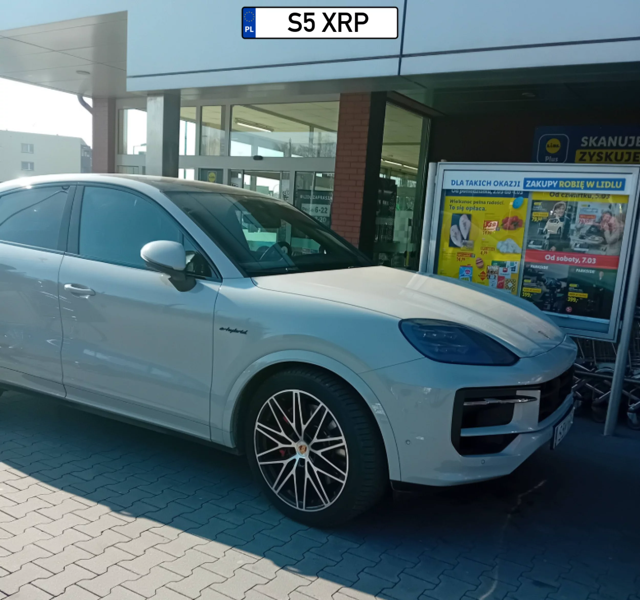 Nie wiedziałem ze Lidl ma DRIVE THRU. Muszę spróbować czy co można zamówić.