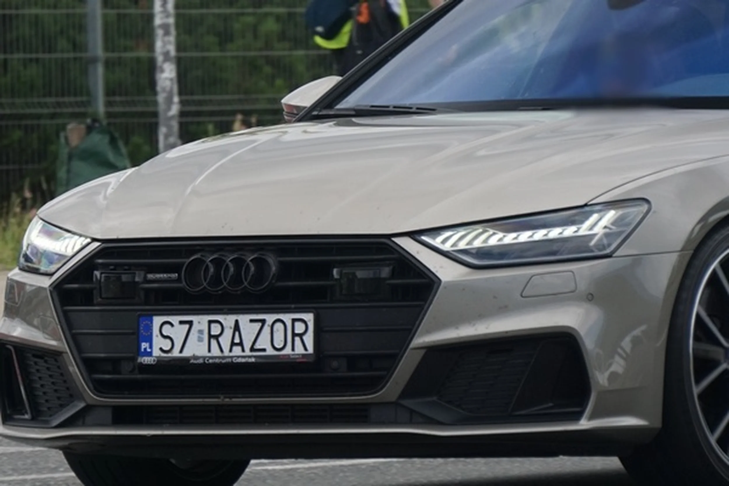 Fajny numer, blacha S7 RAZOR