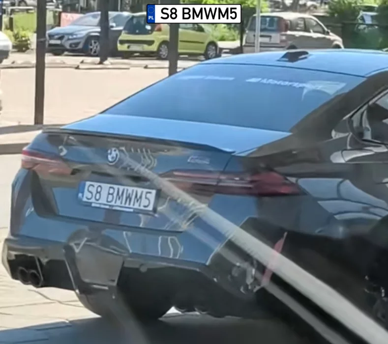 S8 BMWM5 - numer rejestracyjny