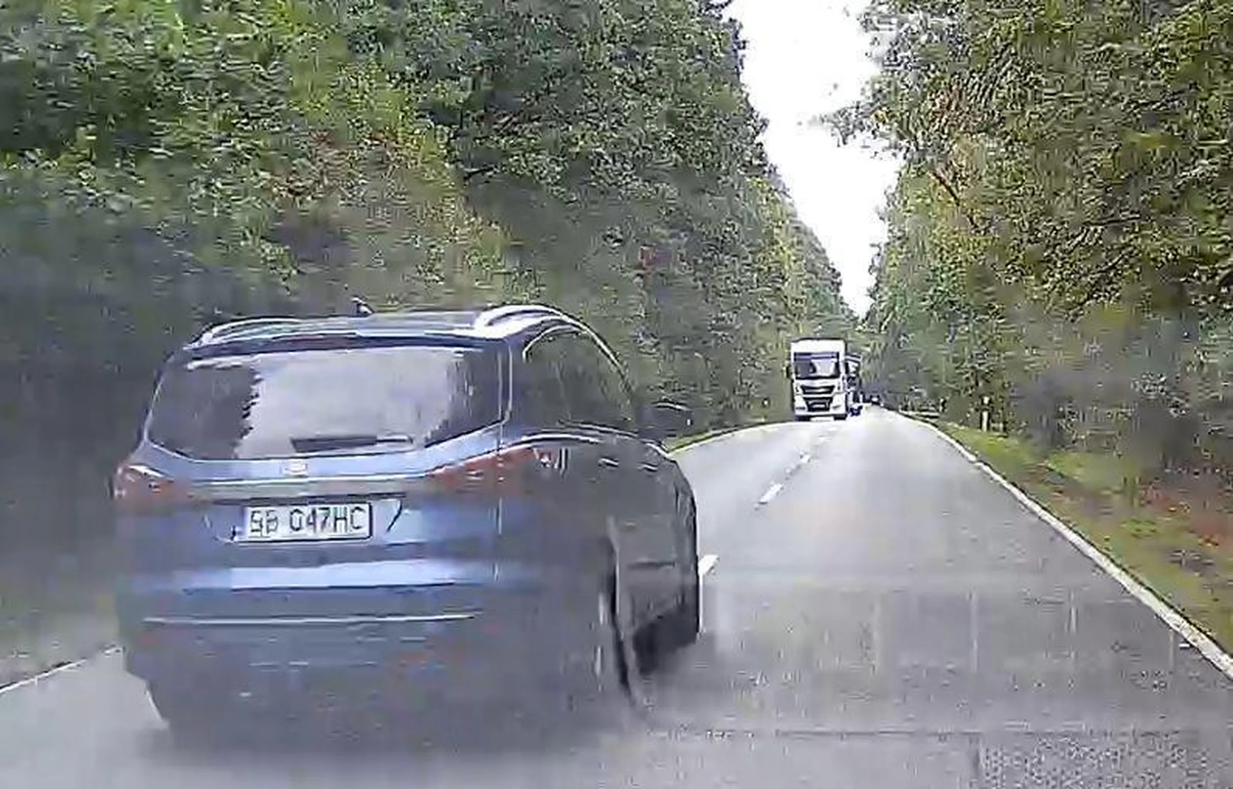 nie ma jak wyprzedzić pojazd jadący  ponad 90km/h prawie na czołówkę z tirem