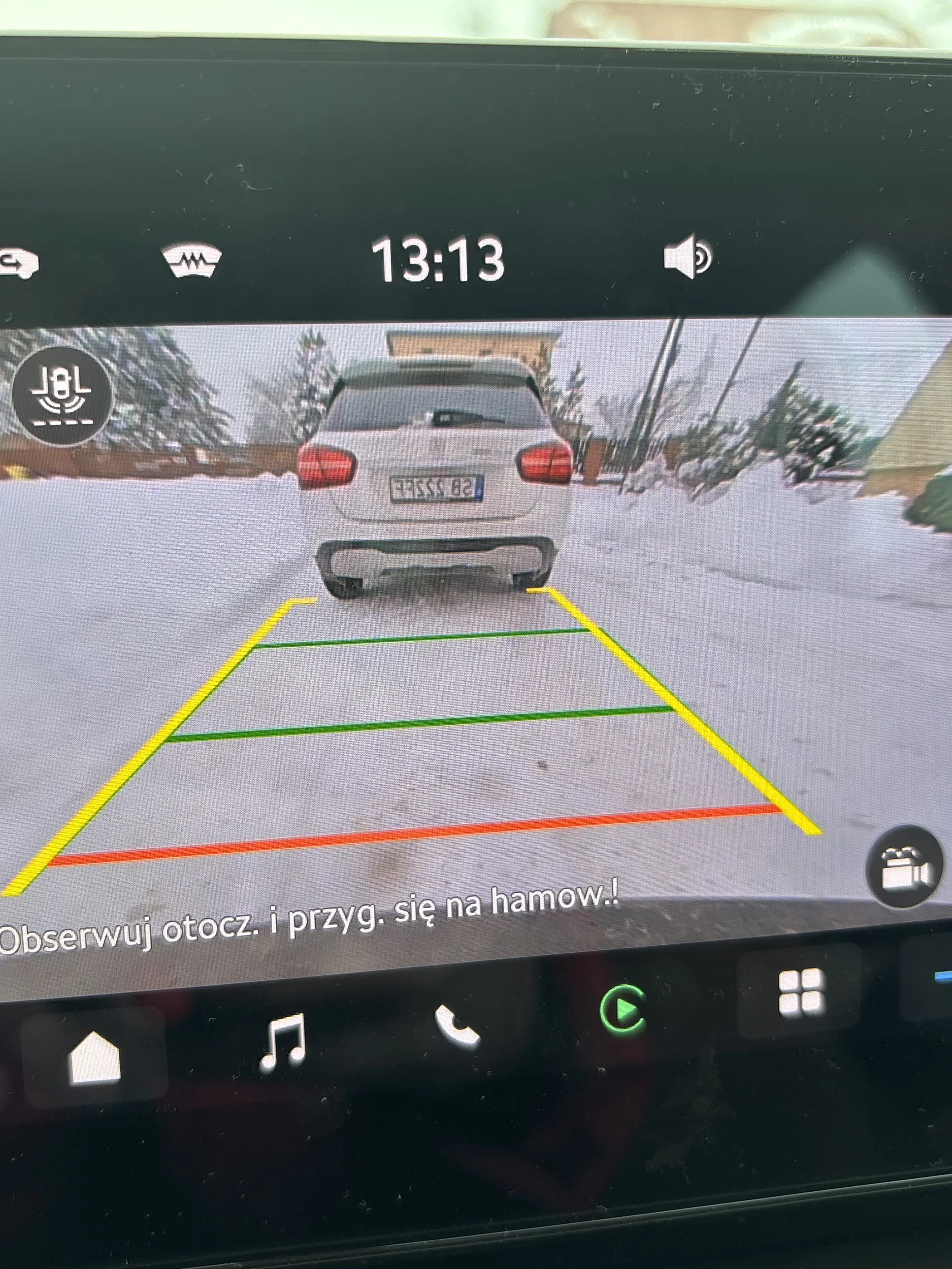 Brak jakichkolwiek umiejętności, prawo jazdy znalezione w chipsach.  Kierowca poruszający się tym samochodem zblokował mnie w wąskiej uliczce na dobre 30min