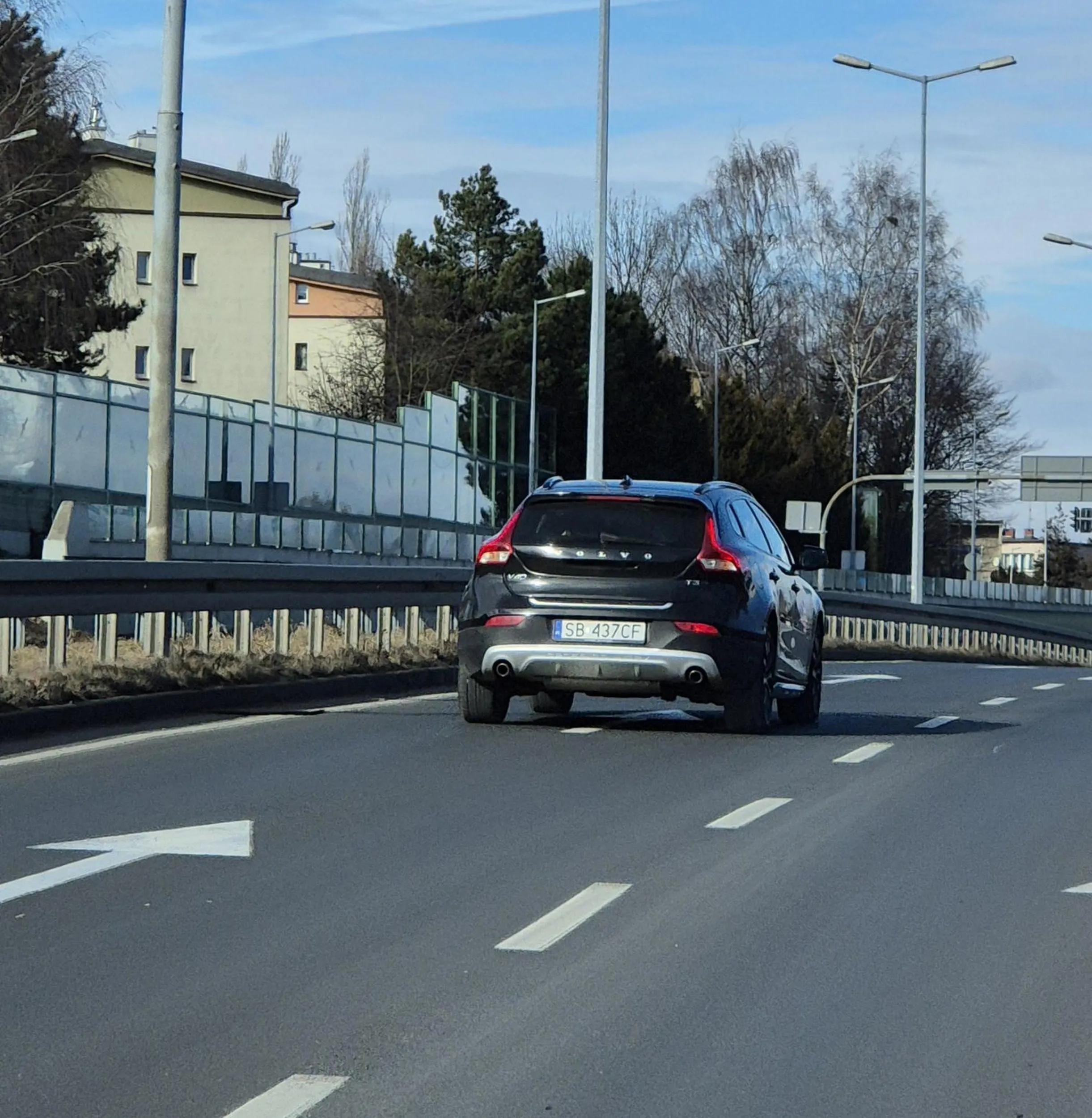 Tępak chyba nie potrafi czytać znaków z ograniczeniami prędkości