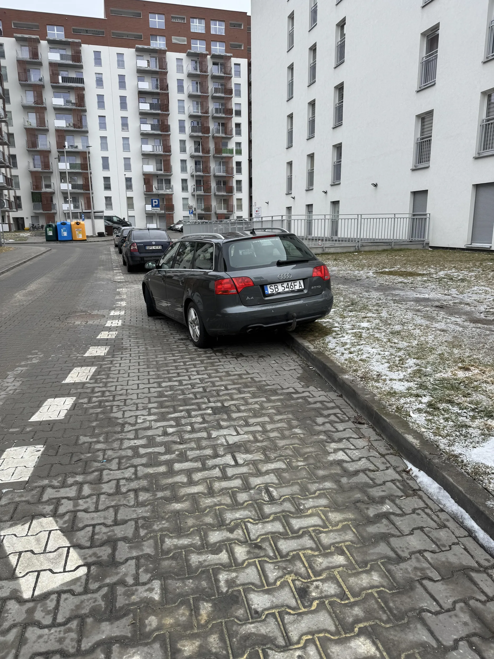 To jakiś nowy sposób parkowania równoległego?