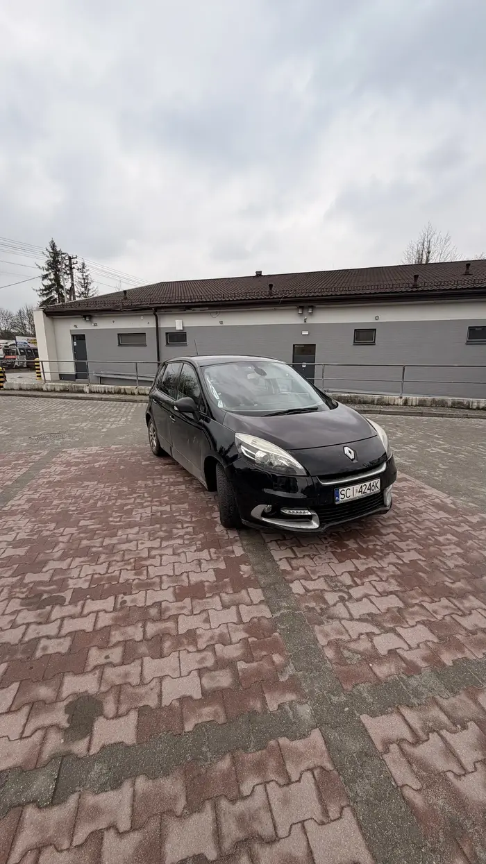 Parking petarda. Byłam świadkiem jak pani zapakowała kiedy parking jest PUSTY.