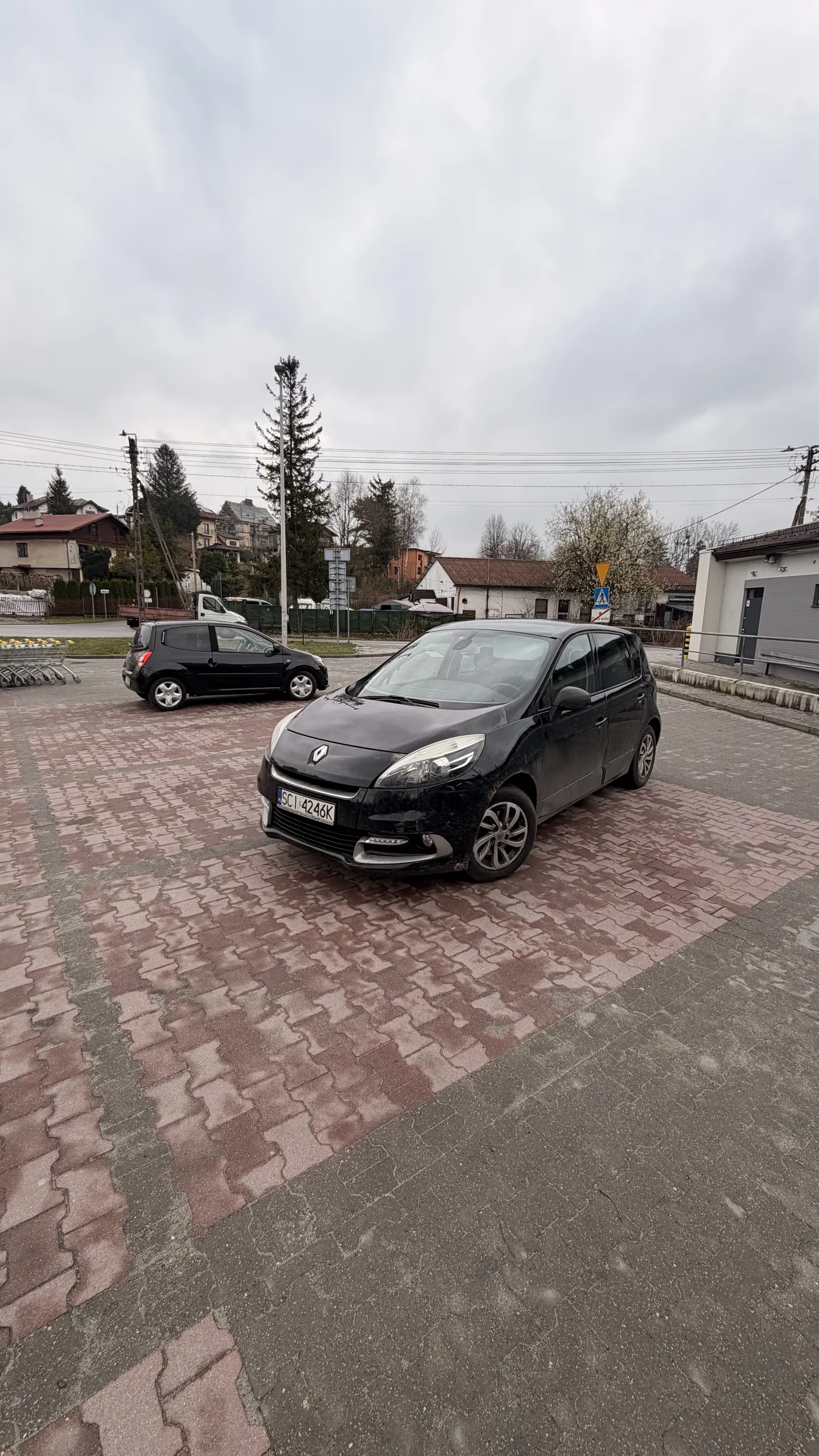 Parking petarda. Byłam świadkiem jak pani zapakowała kiedy parking jest PUSTY.