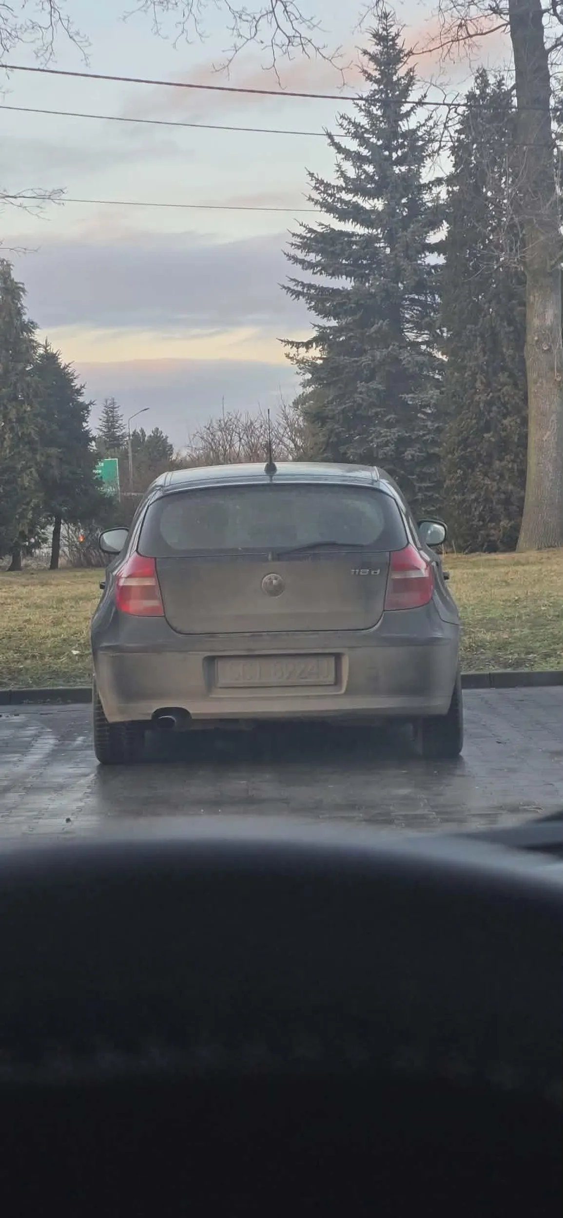 Kolega próbuje być incognito po wymuszaniu na skrzyżowaniach o braku kierunkowskazów nie wspominając