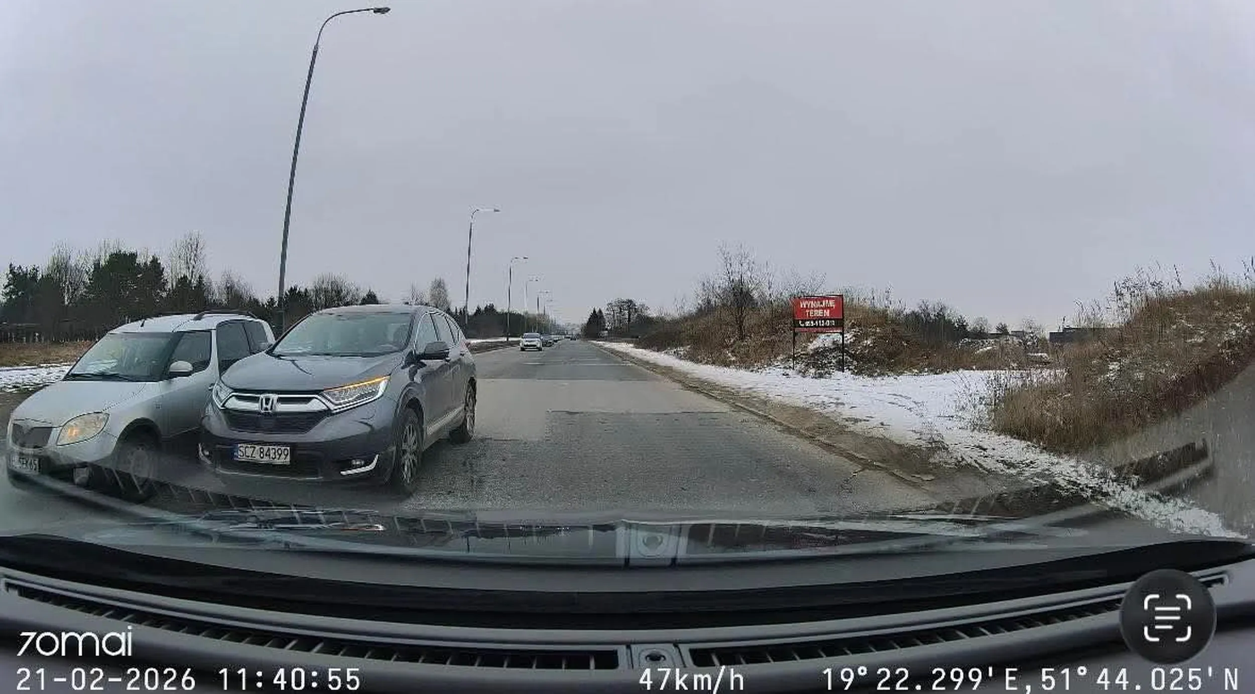 Pozdrawiam środkowym palcem śmiecia w Hondzie. Wyprzedza w Łodzi na maratońskiej na czołówkę doskonale śmieć widział auta jadące z naprzeciwka. Moim zdaniem powinien odpowiedzieć karnie za swoje manewry.