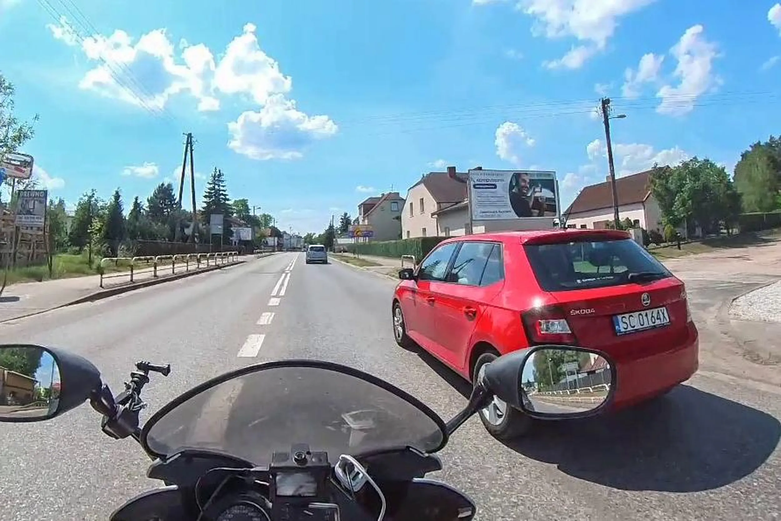 Uprzejmy kierowca względem motocyklistów - robi miejsce na drodze, żeby się nam jechało sprawnie i bezpiecznie. Dziękuję i LwG!