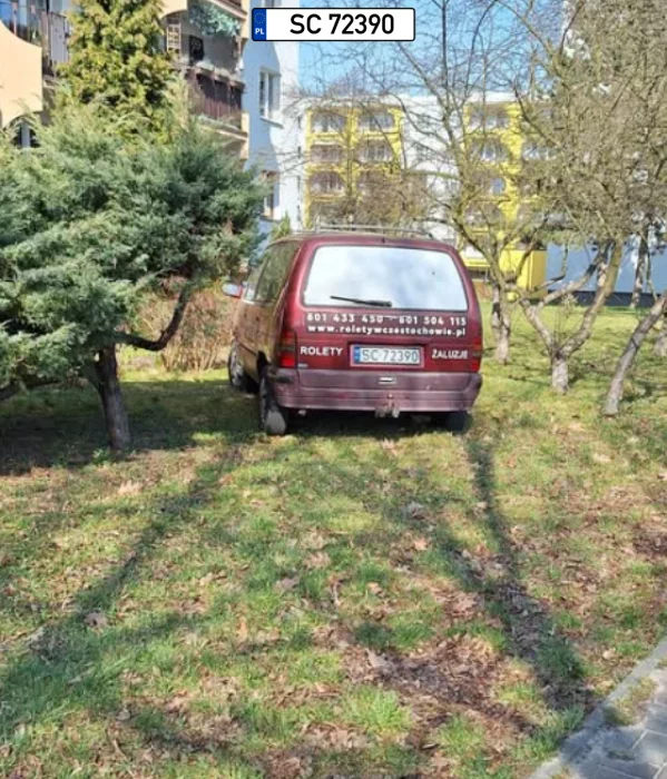 Pewnie leje w krzakach no chyba, że ładuje akumulator :)