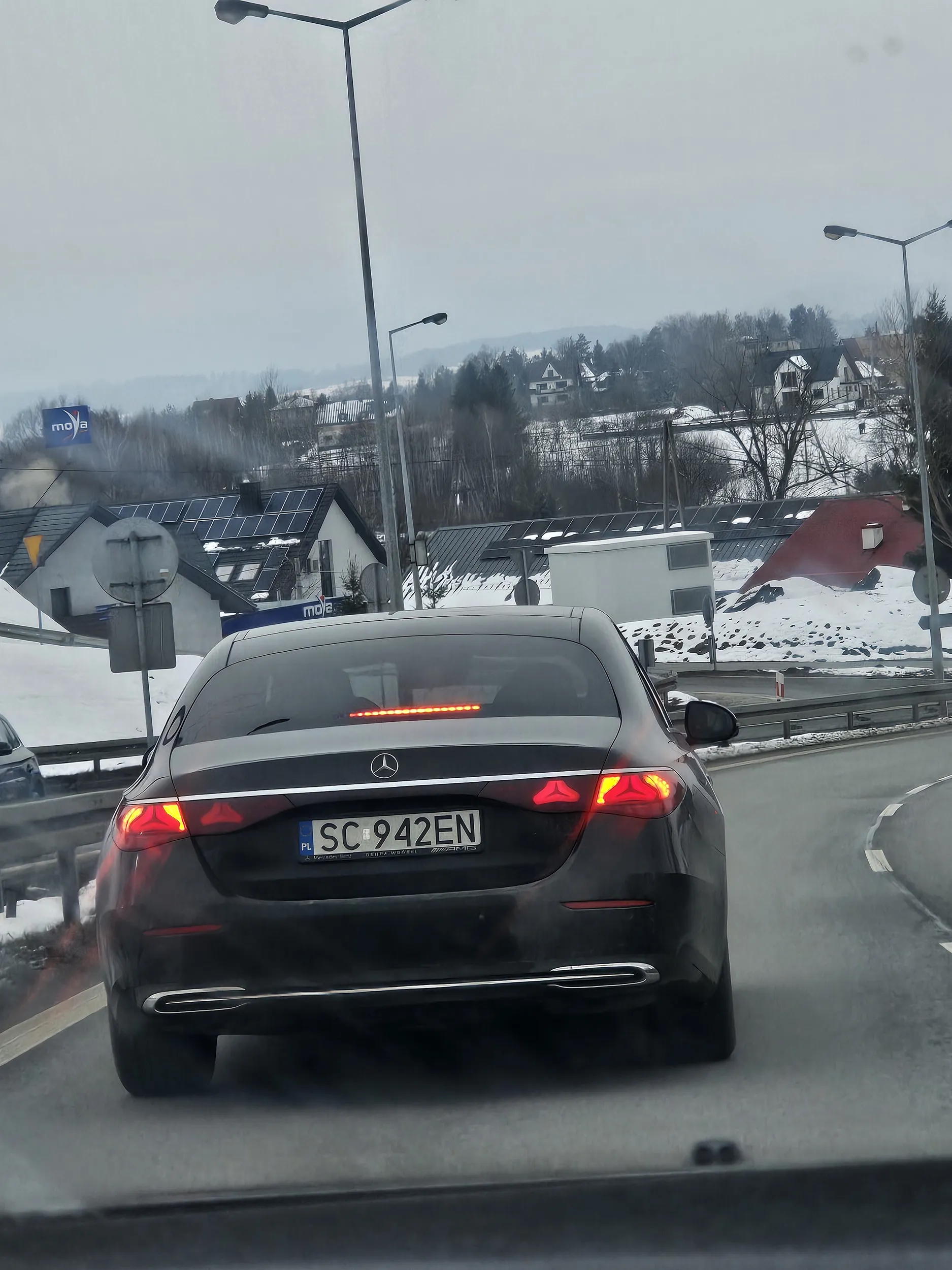 Gościu ogarnij się. Celowo zajeżdżasz drogę na autostradzie i hamujesz.