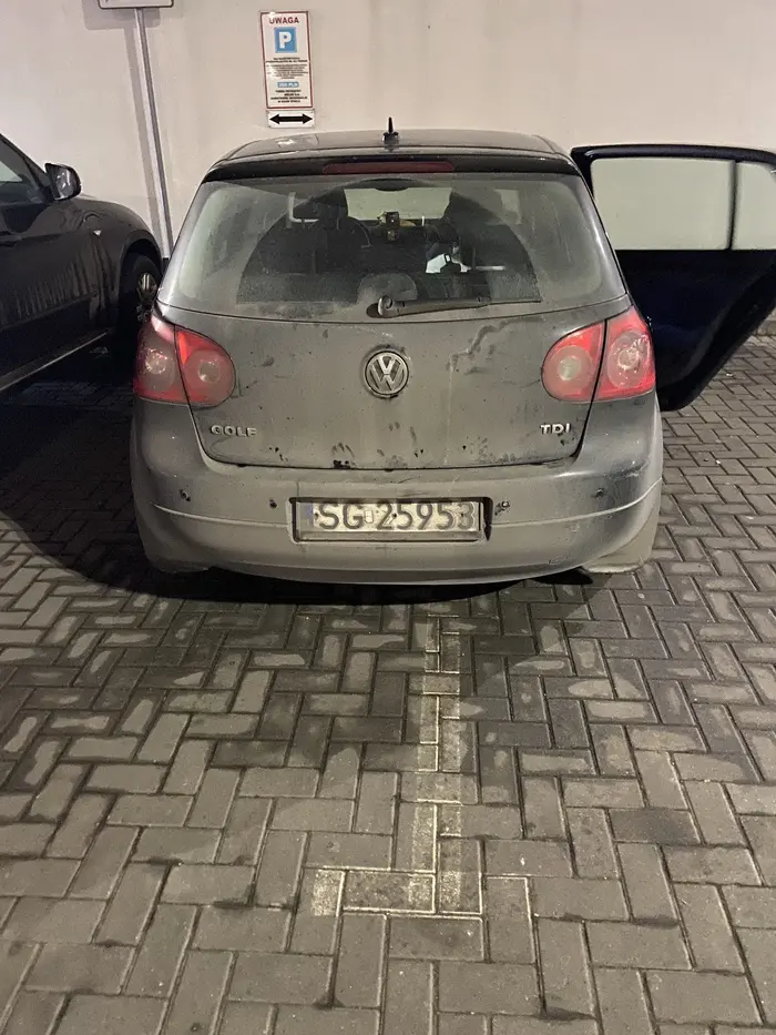 świetne parkowanie nic tylko pogratulować kierowcy z innego kraju lol