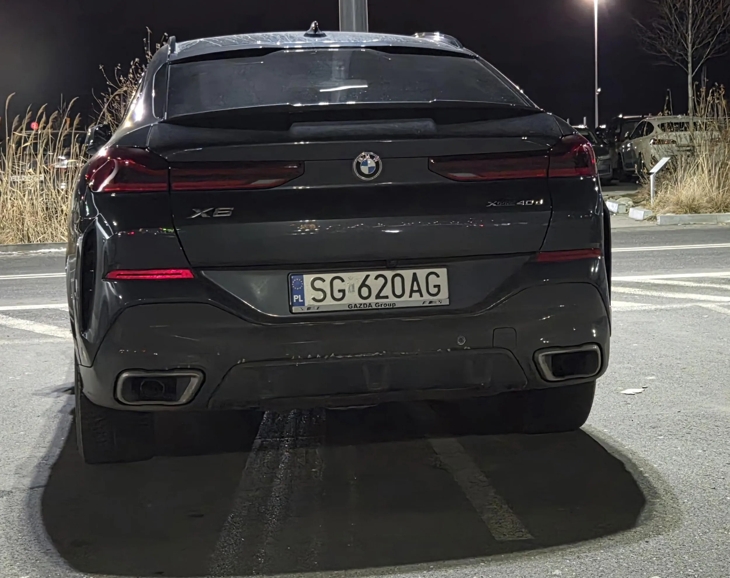 Widziałam również te parkowanie i myślę że duża fura to oznaka małego ptaszka i mózgu