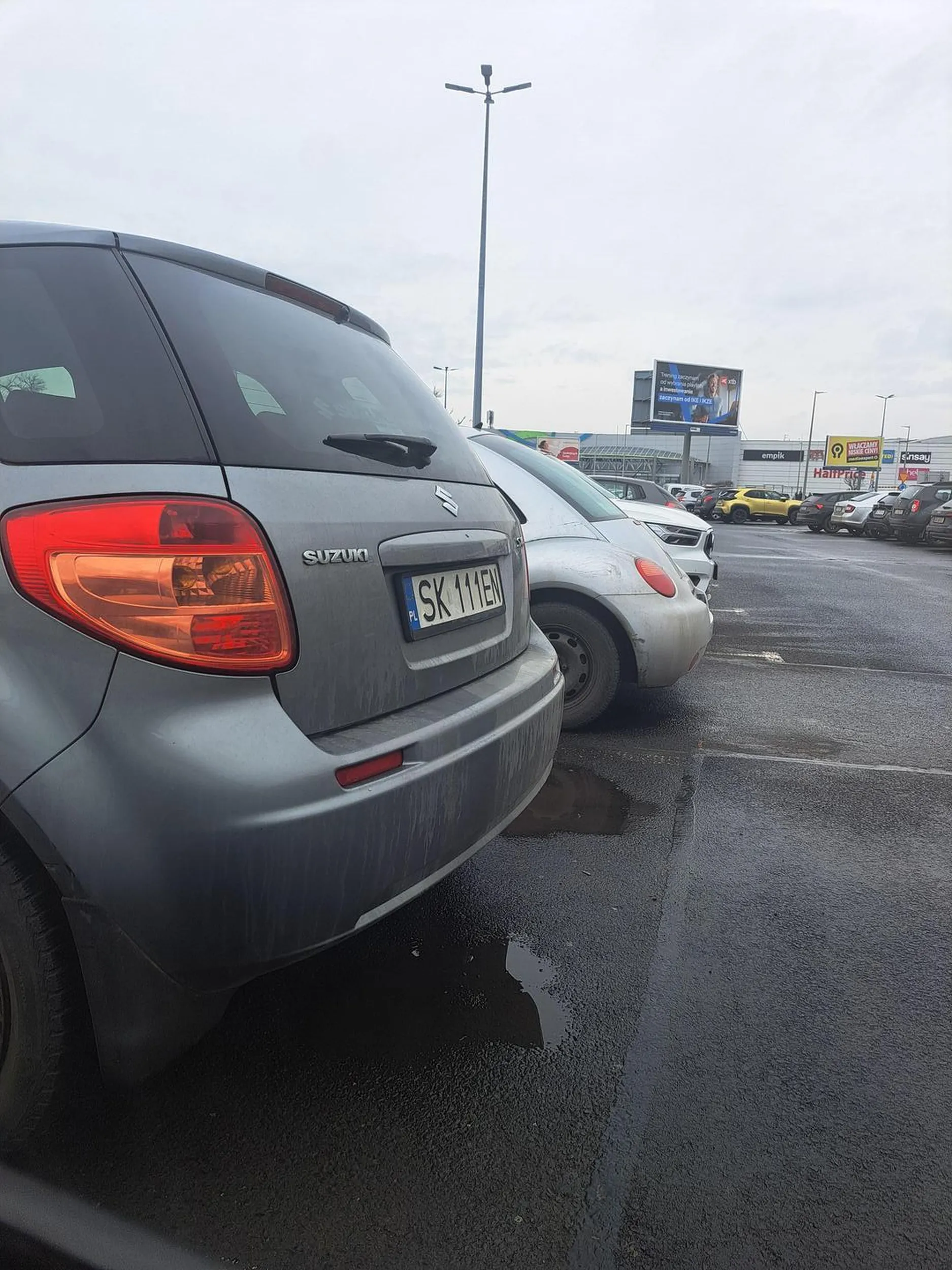 Jesteś mi w drzwi drzwiami  na parkingu 3 stawy. Na przyszłość uważaj