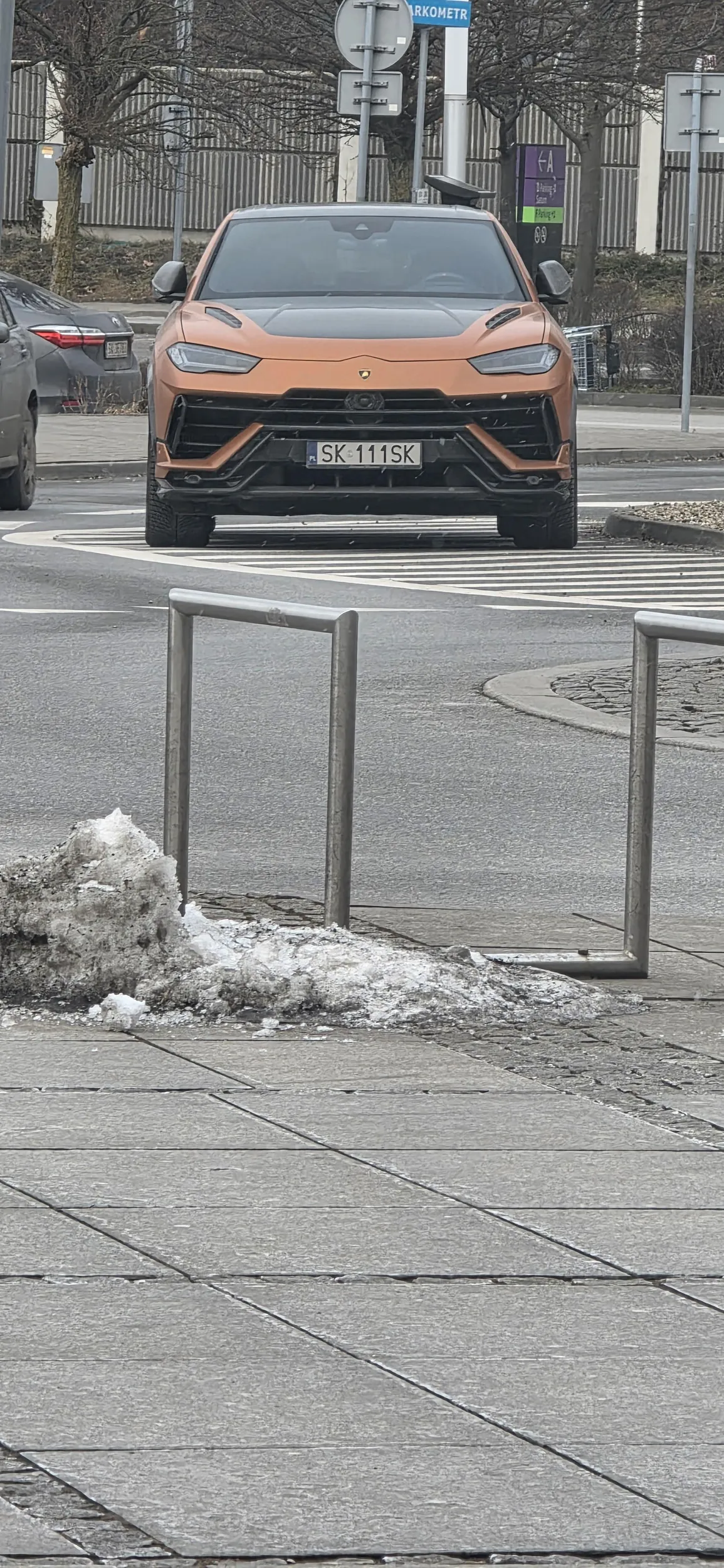 Gratulację... Mam drogie auto więc mogę wszystko...
