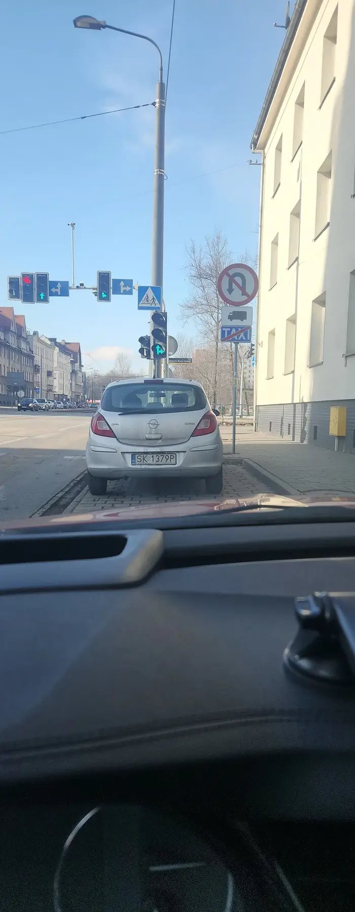 Parkuję samochód na postoju taxi , utrudniaj dalej pracę taksówkarza Katowice 1-go maja/bohaterów monte cassino