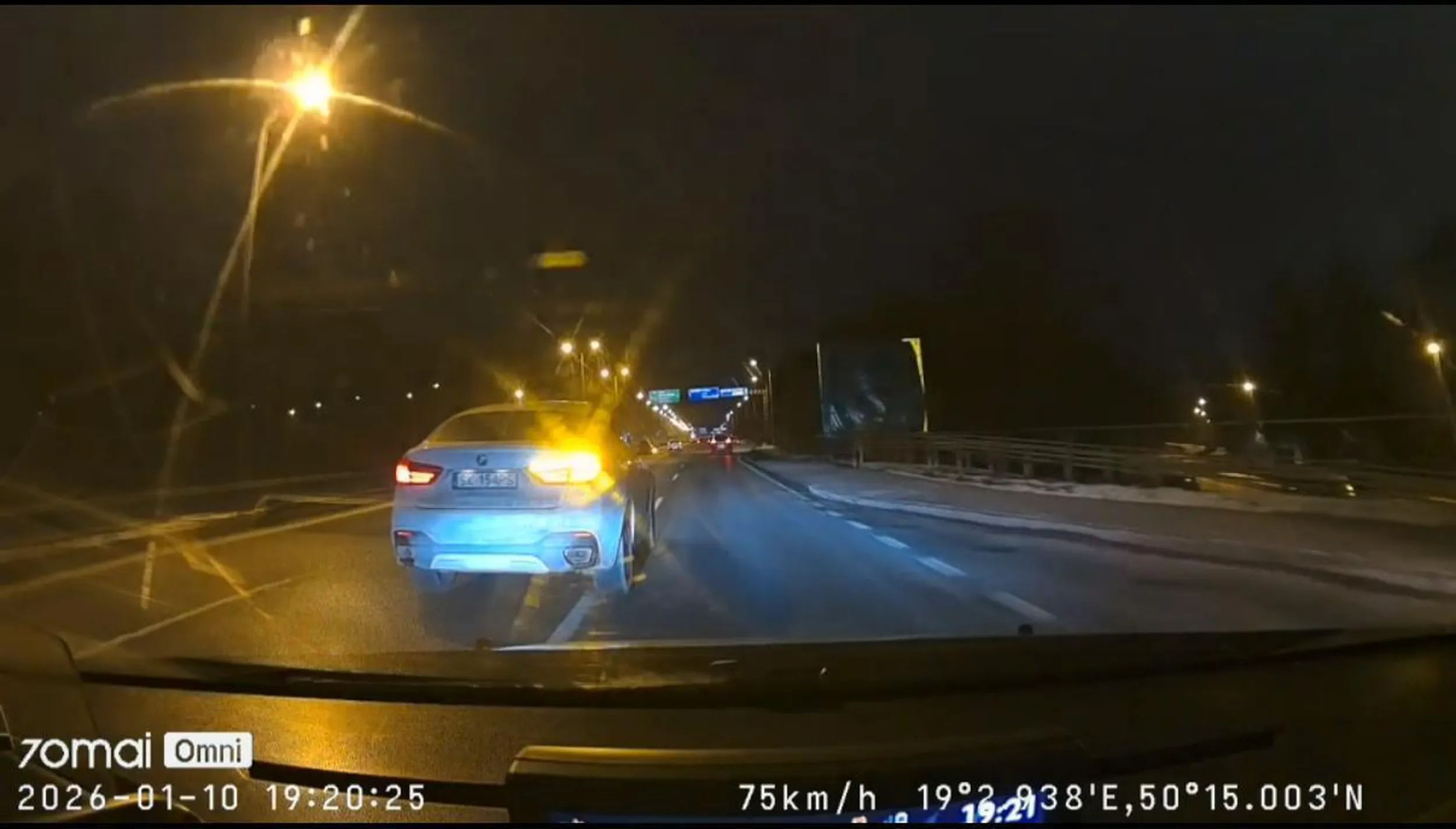 Ten palec to możesz sobie w p…e swojego kierowcy wsadzić. Nauczcie się jeździć, a filmik na którym wymuszacie pierwszeństwo leci w odpowiednie miejsce. Z fartem