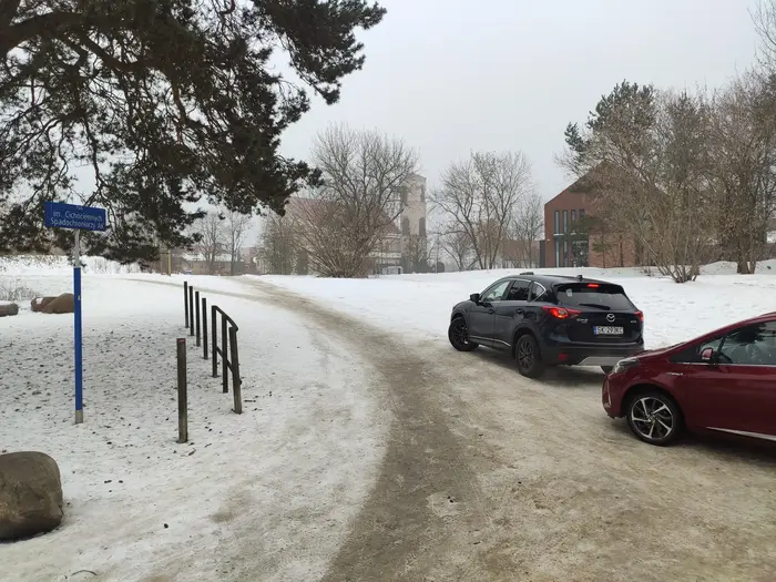 Jazda po chodniku i ddr w parku cichociemnych