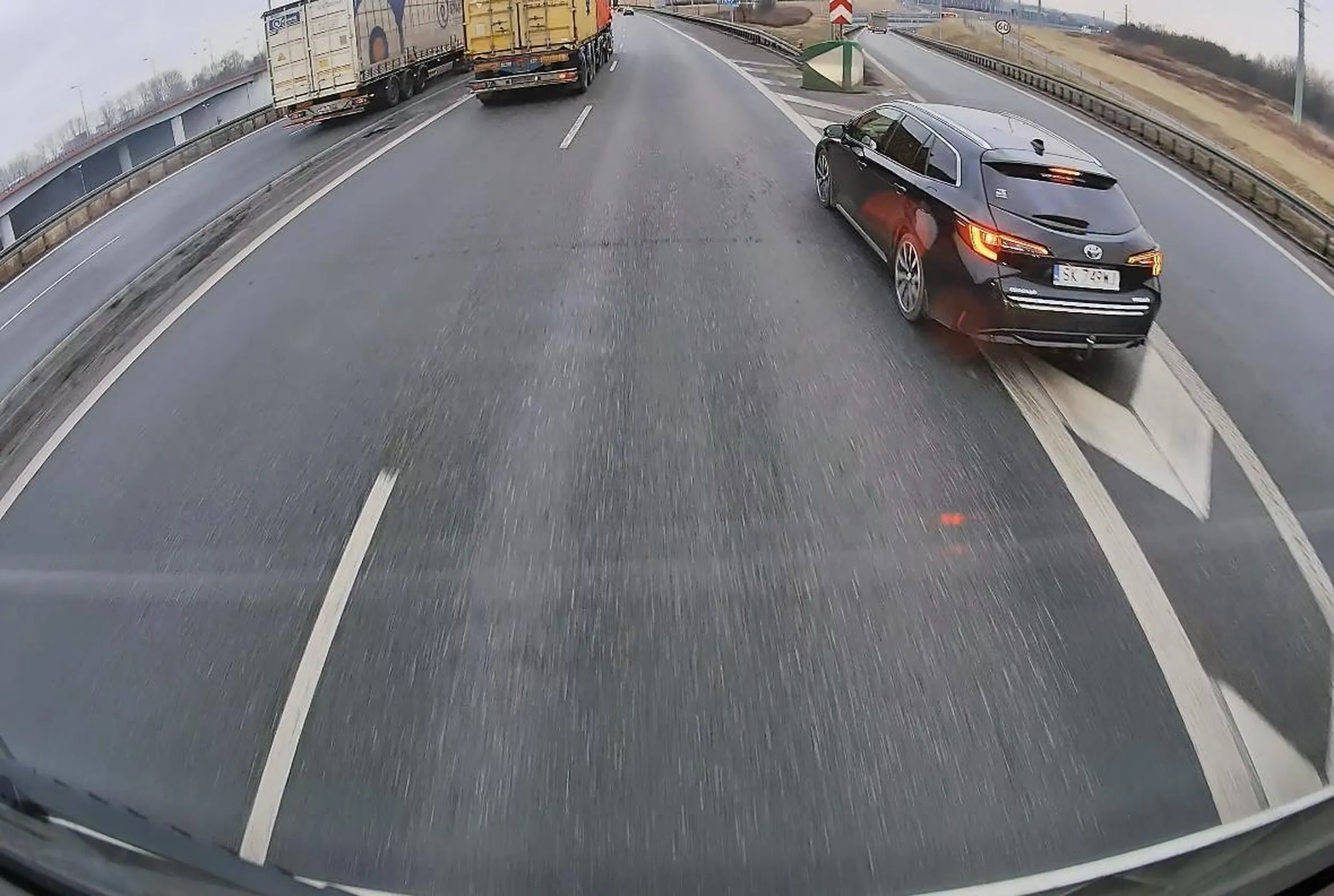 Witam zapraszam do dogadania się prywatnie bez większych konsekwencji dla kierowcy cały towar na naczepie położony na wskutek uratowania ci życia całe zdarzenie jest nagrane