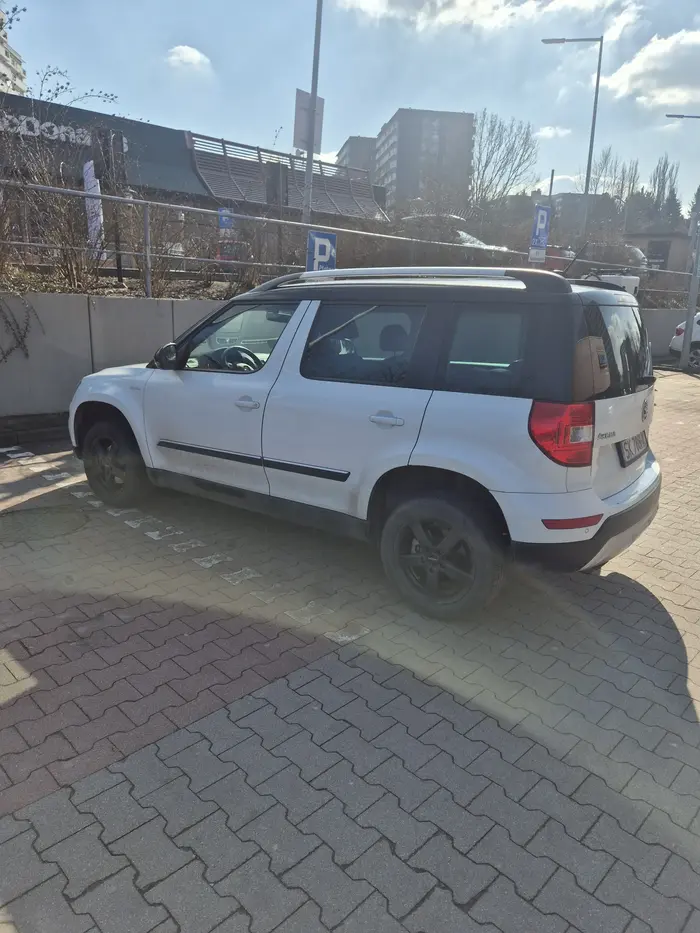 Jeszcze bardziej na środku zostaw to auto