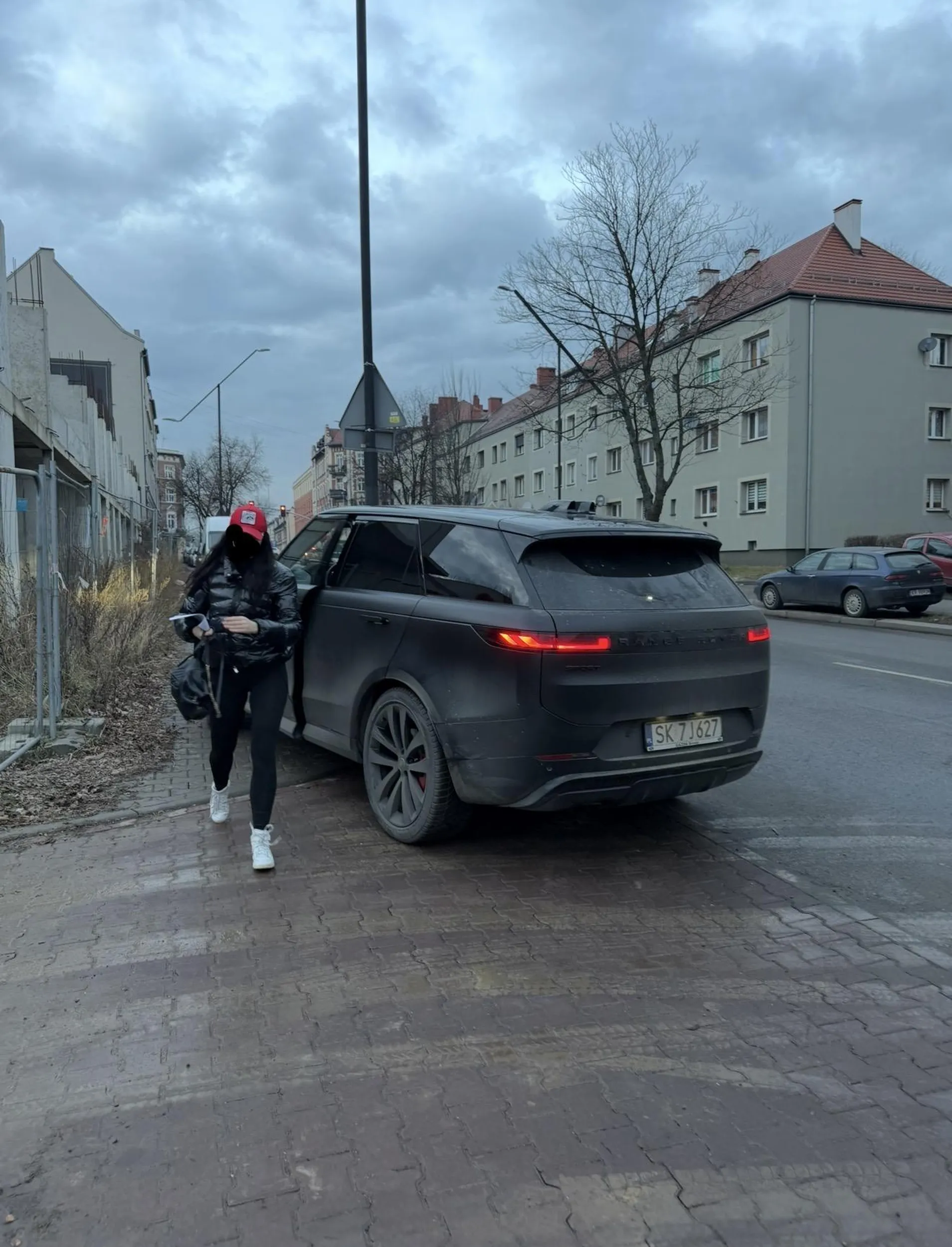 Marcie O. wydaje się że może wszytko i parkować wszędzie!