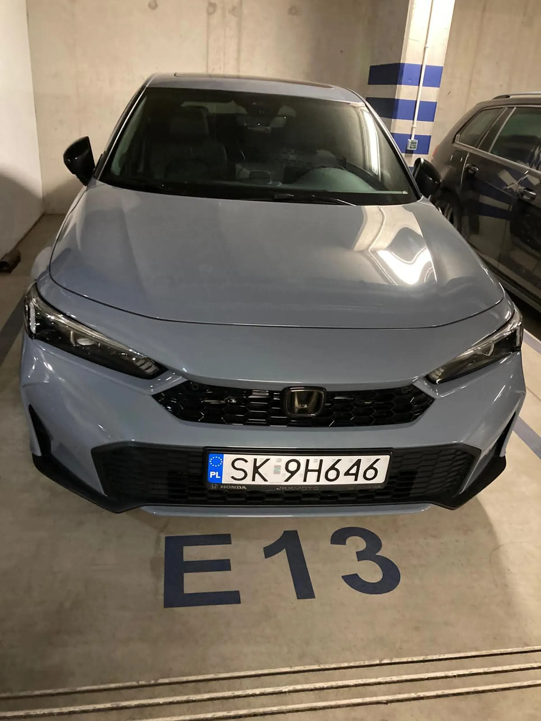 Staje kutas nie na swoim miejscu parkingowym