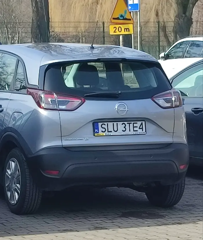 Uważajcie bo Starszy Pan się nie zatrzymuje nawet jak pieszy jest w połowie pasów i jedzie praktycznie po nogach, nawet nie zwalnia i jeszcze się cieszy.