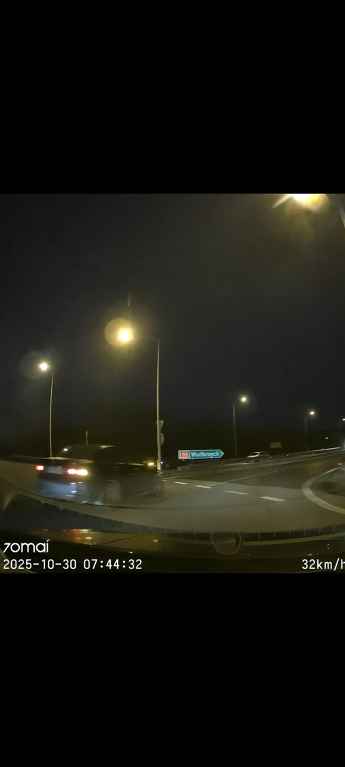 Z ronda zjeżdża się z prawego pasa!!!