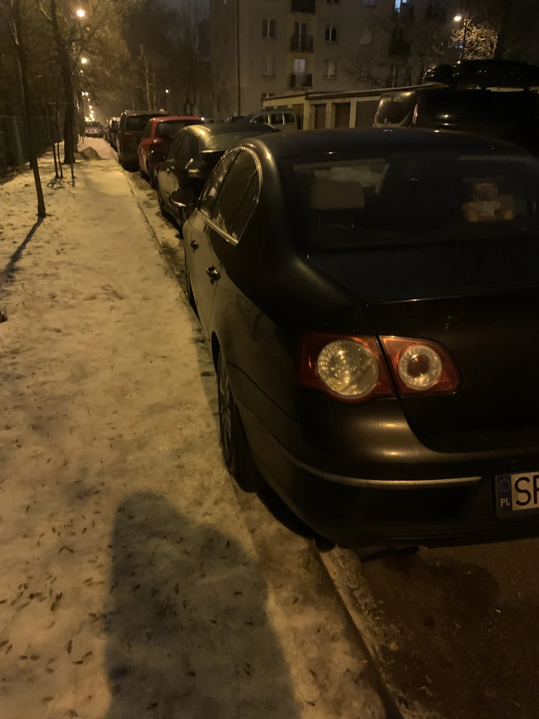 nie dość że babiarz to jeszcze parkować nie potrafi