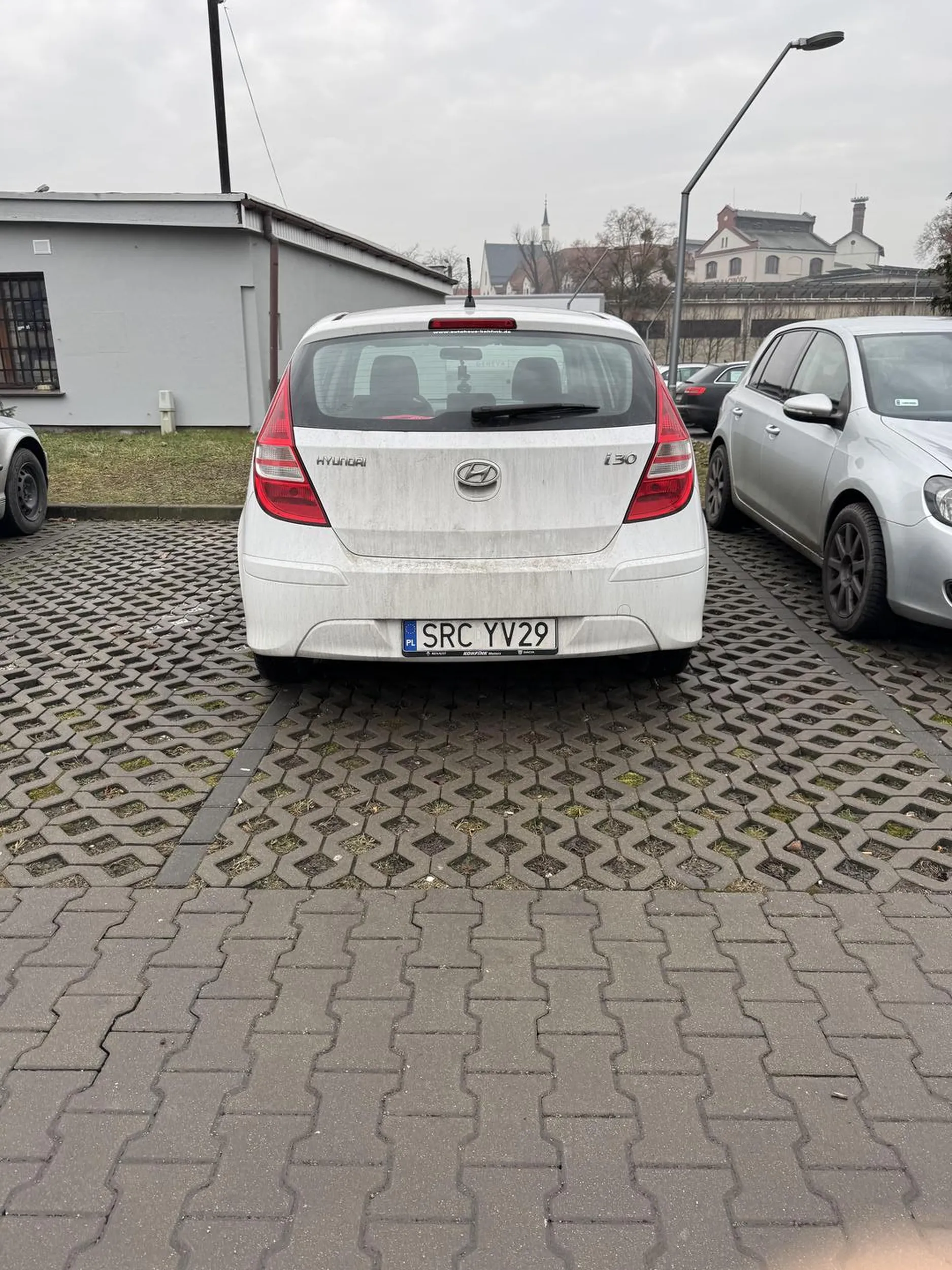 Widać że kobieta w dodatku blondynka